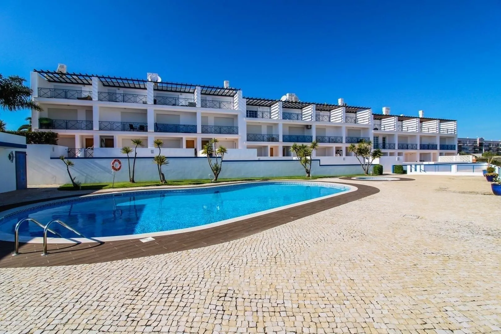 10_280cd4cb-3f56-4530-9ffe-41e350e283df Sea-View Four-Bed House, Short Walk to Praia da Luz Beach