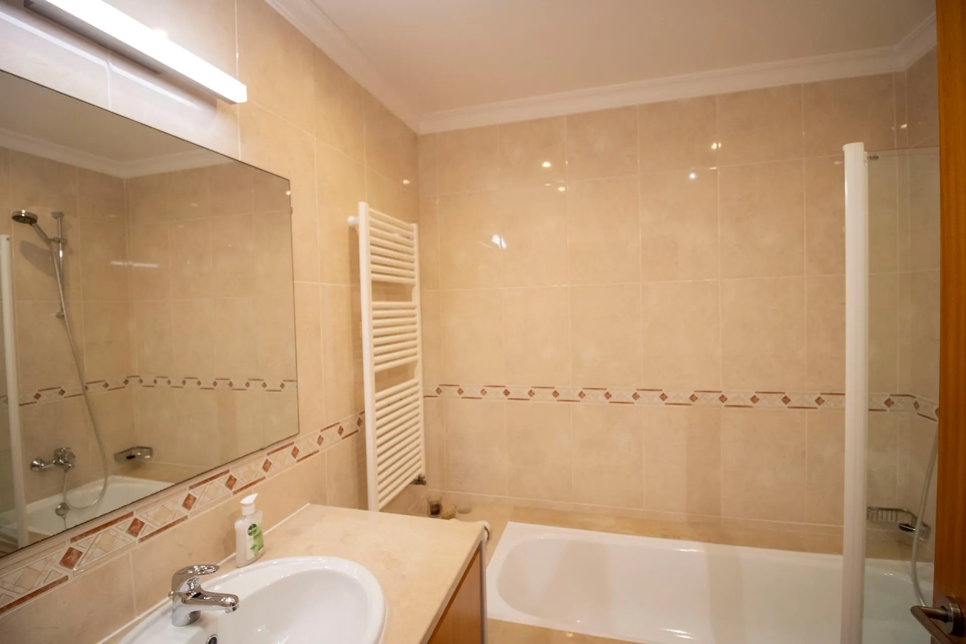 30_b7b9f614-54ed-4c01-811a-ad1f27a289b6 Sea-View Four-Bed House, Short Walk to Praia da Luz Beach