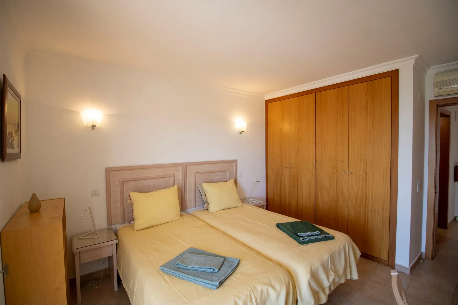 33_b5e7a680-a031-4e5f-9167-a09031b3c9dc Sea-View Four-Bed House, Short Walk to Praia da Luz Beach