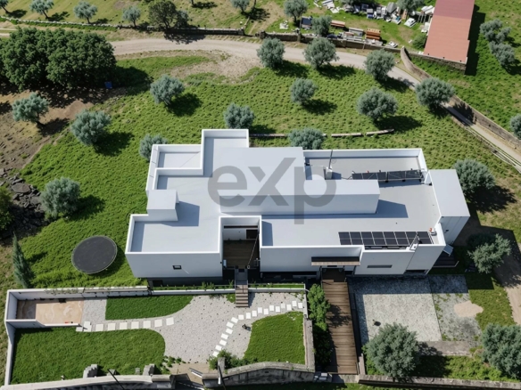 5-Bedroom Villa – Two Independent Homes, Swimming Pool, 2,565 m² Plot and Active Local Accommodation Licence
