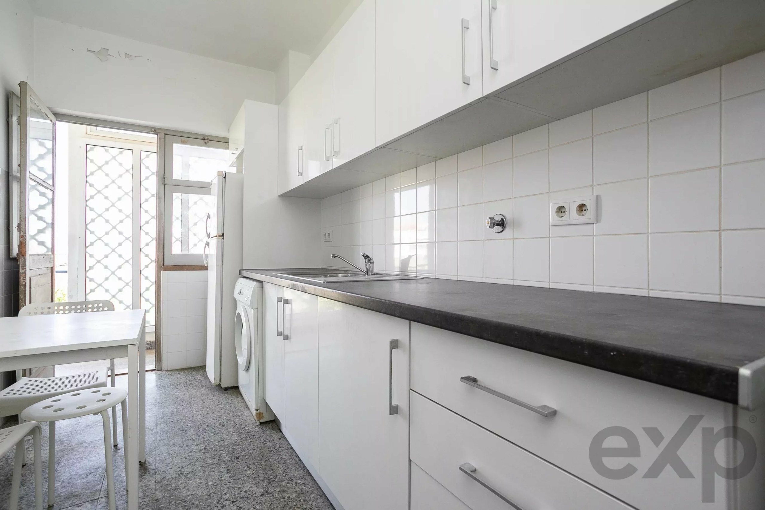 Two-Bedroom Apartment in the Centre of Tavira, in Need of Renovation