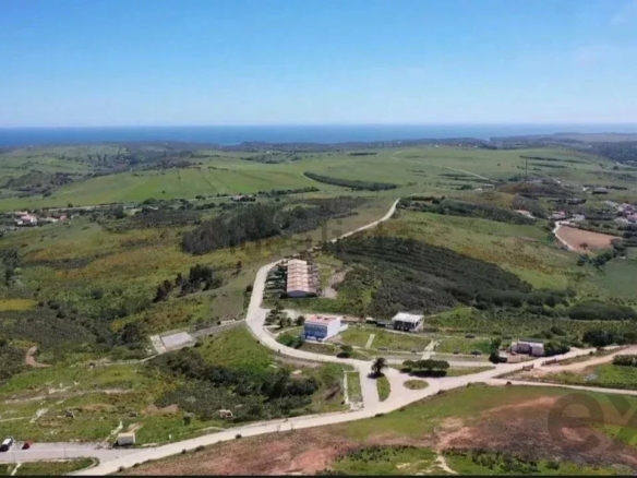 Terreno Urbano de Excelência com Vista Mar no Barlavento Algarvio