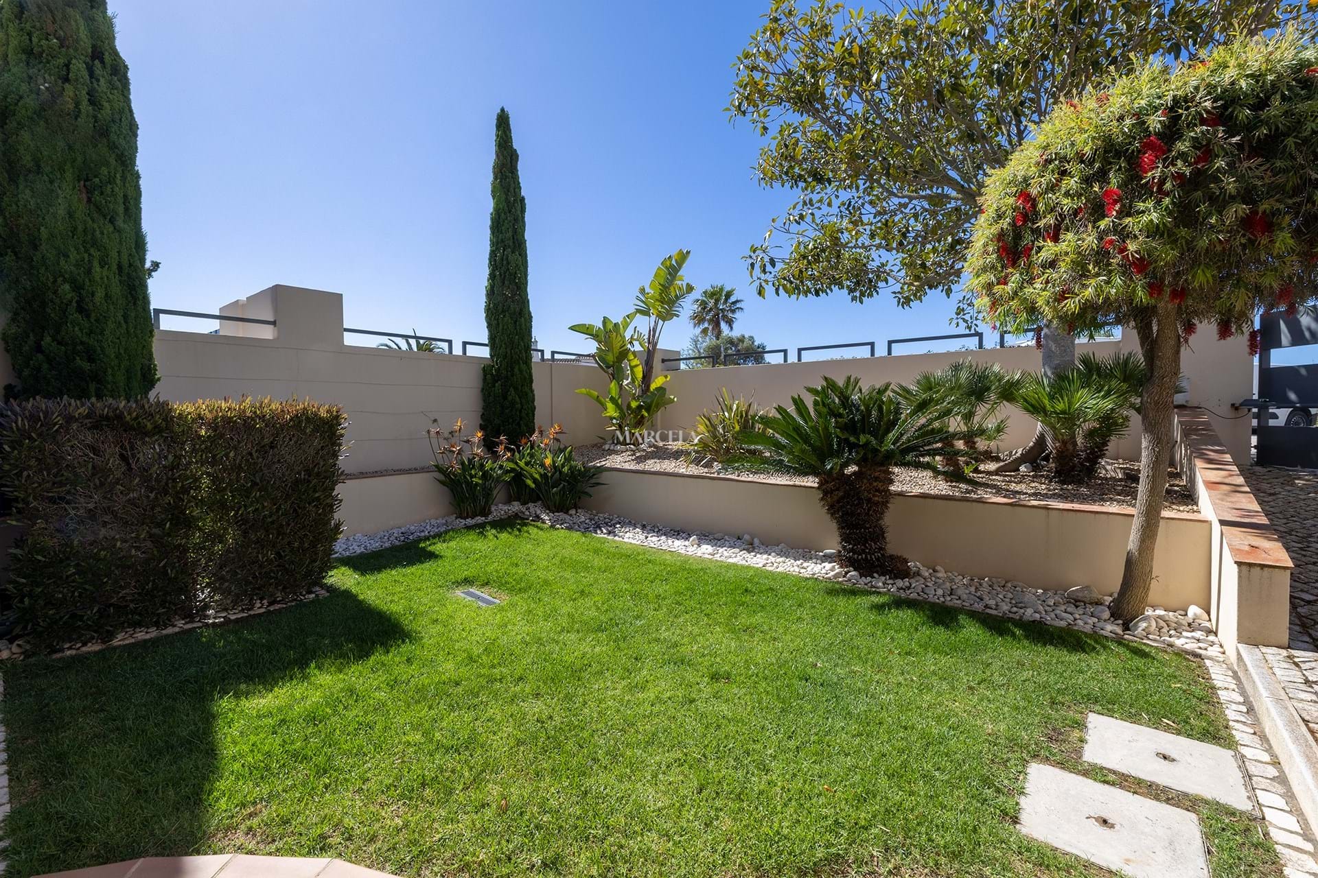 Villa Porto Dona Maria Luz 33 Modern 4 bedroom villa with sea view and pool in Luz