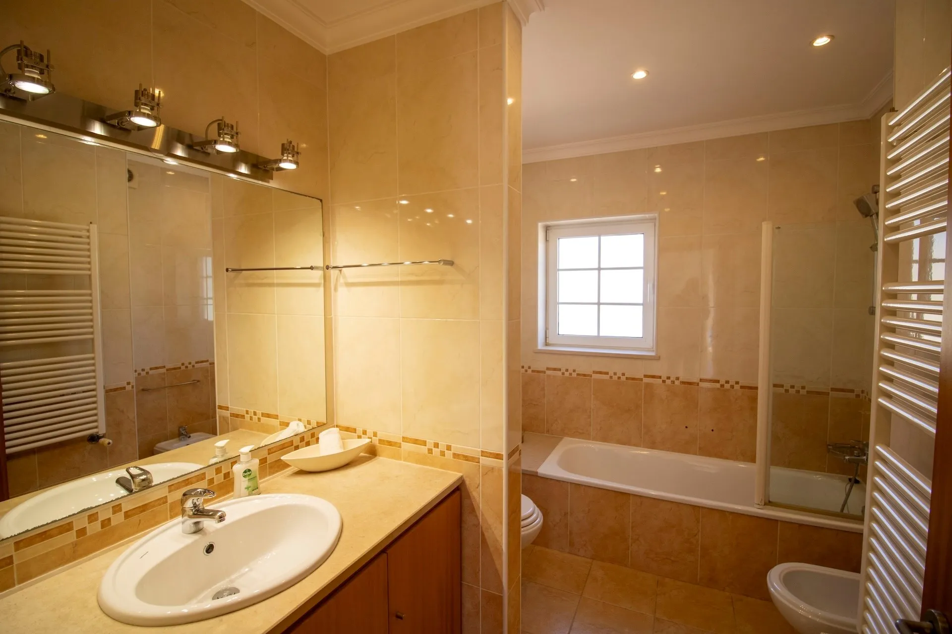 45_e0195816-b664-40cd-8c67-ad1940ee0e4b Sea-View Four-Bed House, Short Walk to Praia da Luz Beach