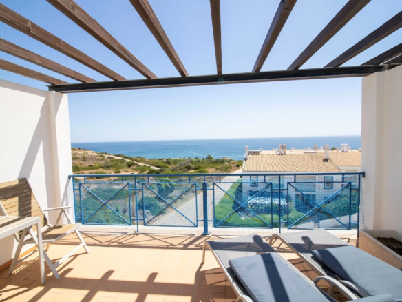 Sea-View Four-Bed House, Short Walk to Praia da Luz Beach