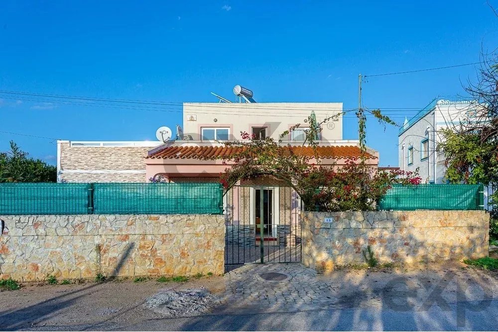 2-bedr. house on 658m2 plot next to Ria Formosa