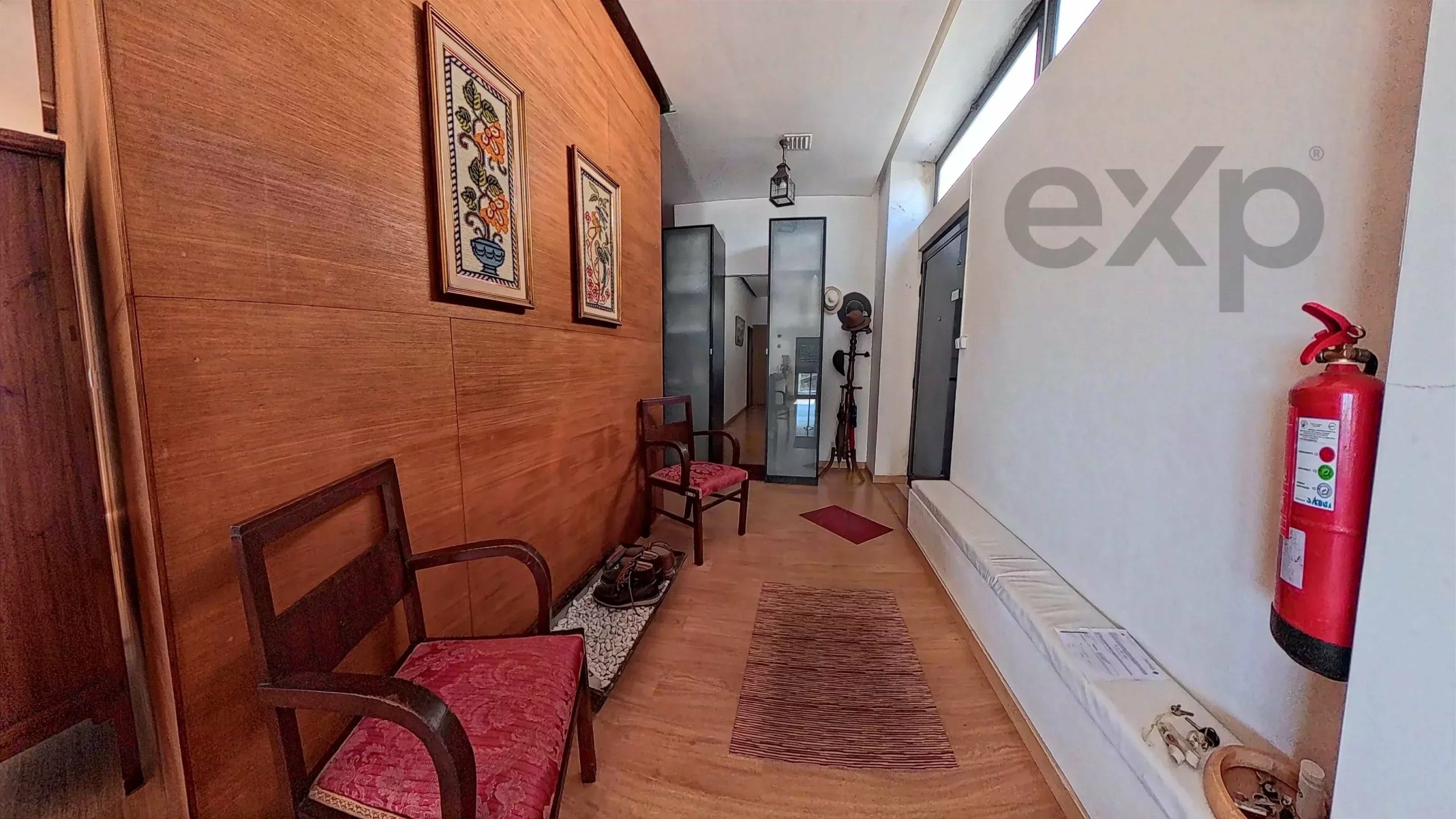 5-Bedroom House in the country side (2 dwellings 3-bedroom + 2-bedroom)