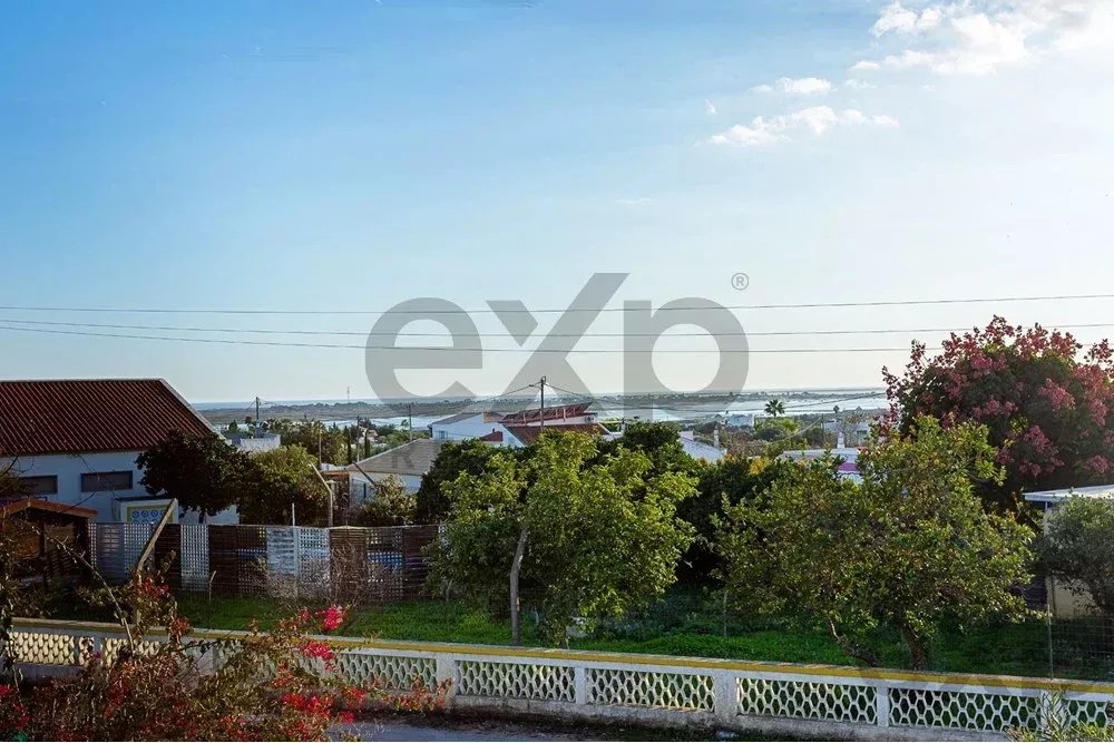 2-bedr. house on 658m2 plot next to Ria Formosa