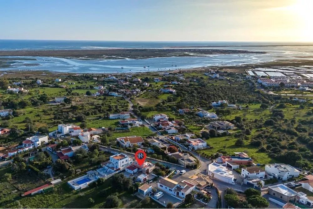 2-bedr. house on 658m2 plot next to Ria Formosa