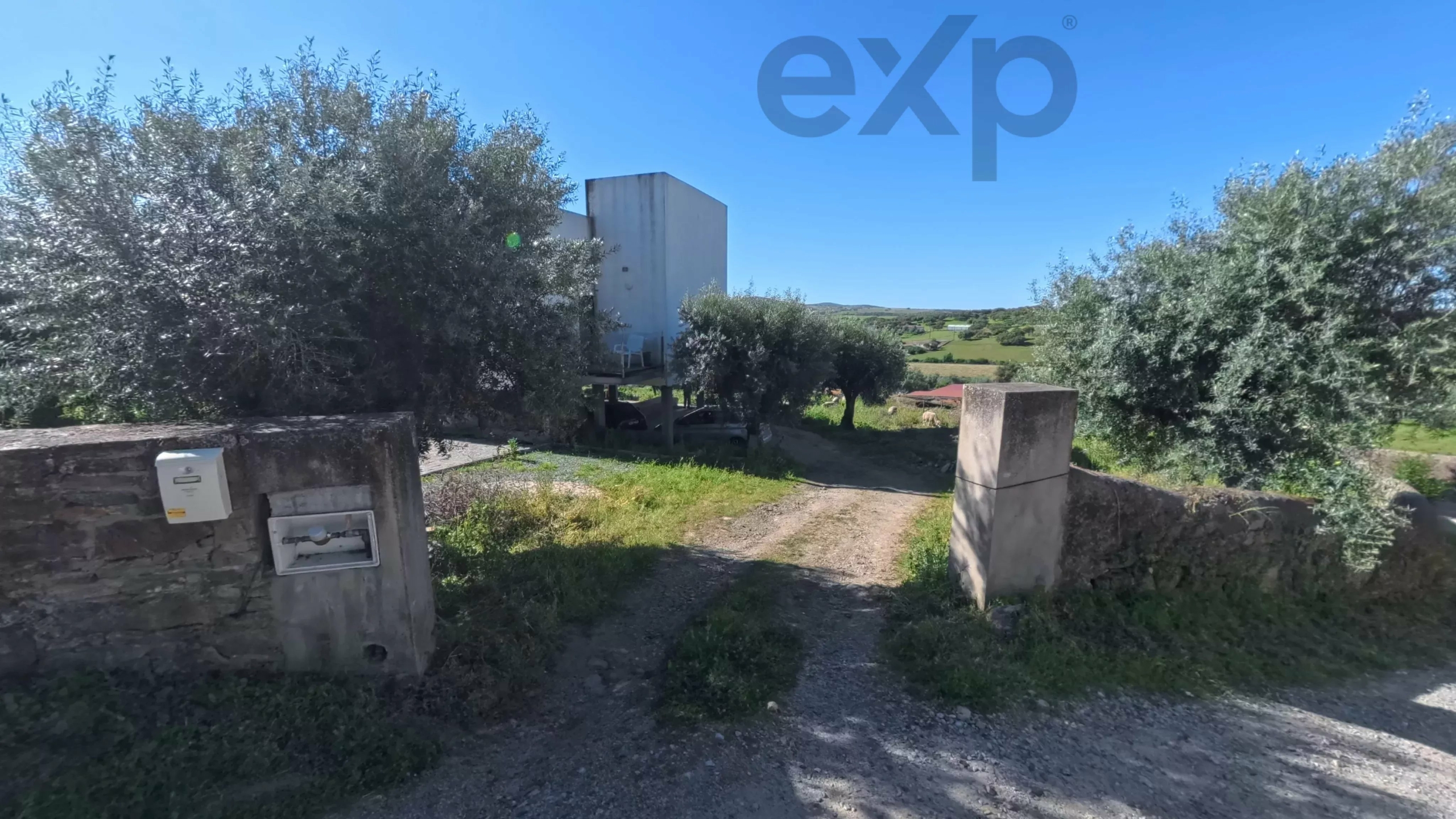 5-Bedroom House in the country side (2 dwellings 3-bedroom + 2-bedroom)