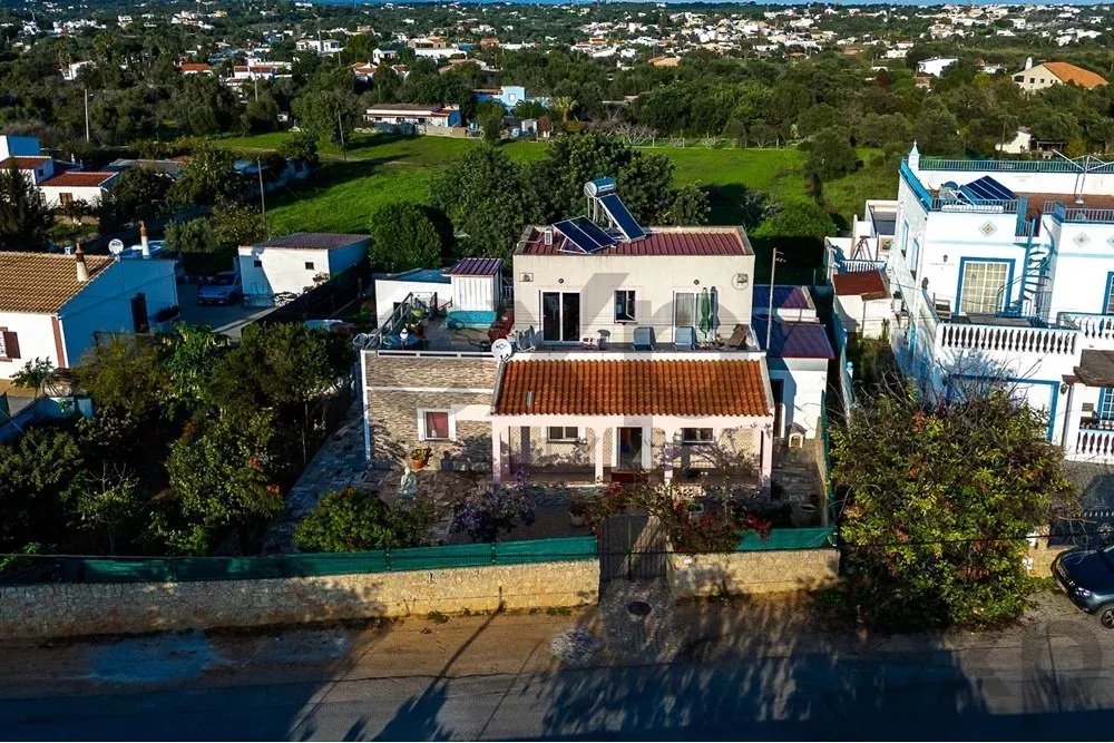 2-bedr. house on 658m2 plot next to Ria Formosa