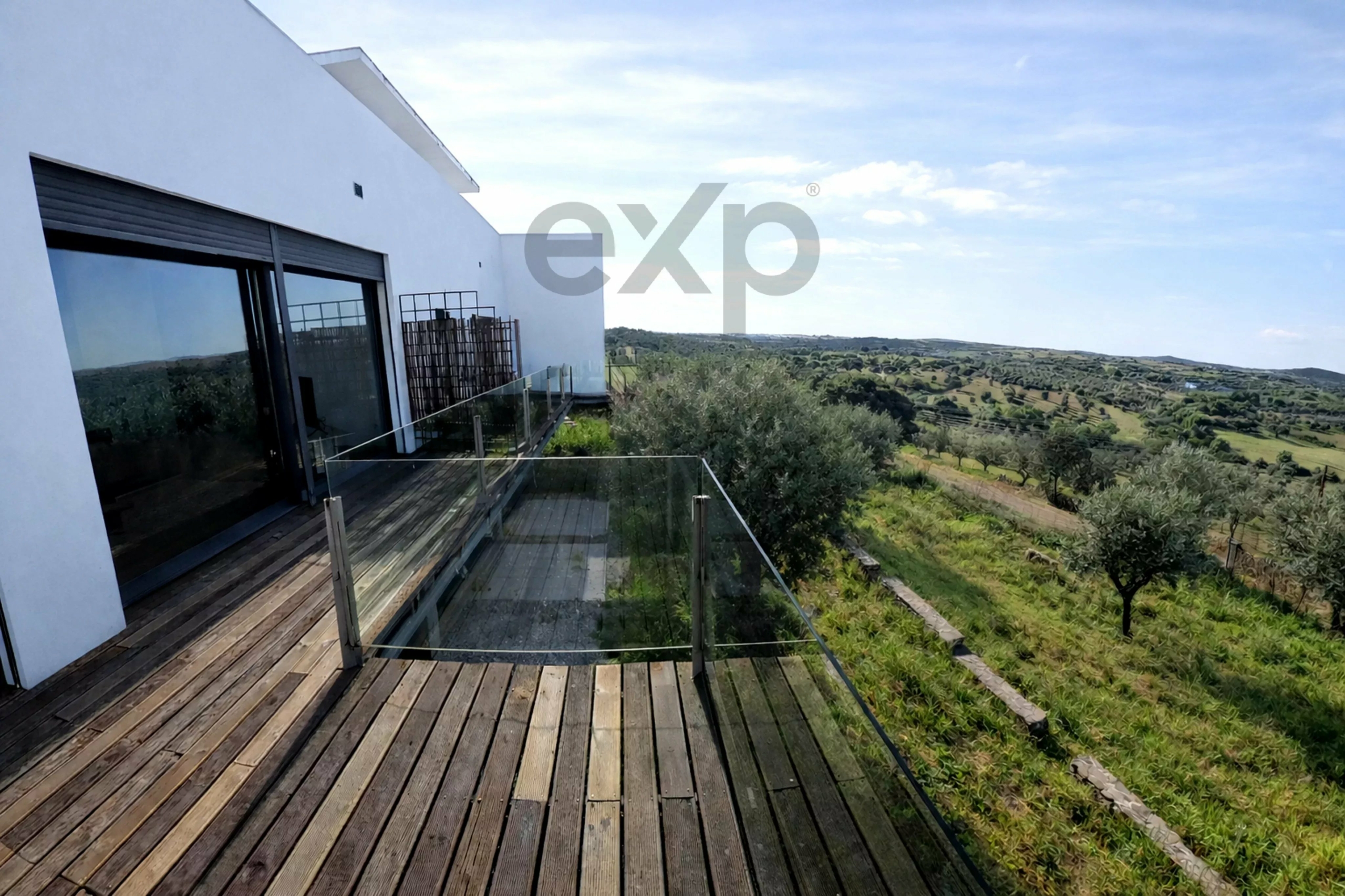 5-Bedroom House in the country side (2 dwellings 3-bedroom + 2-bedroom)