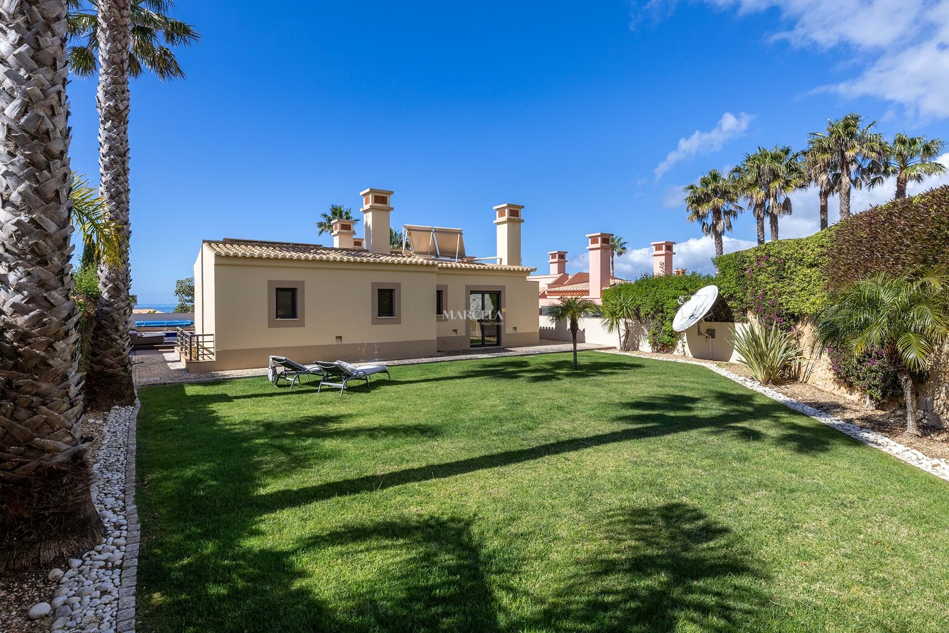 pdm-51 Sea View 4-Bedroom Villa with Heated Pool, Porto Dona Maria, Luz