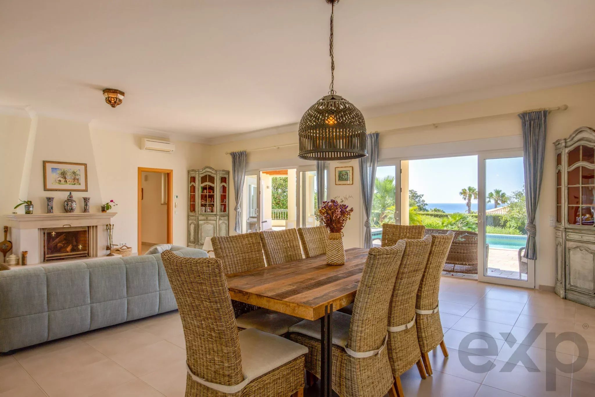 Sea-View Family Villa with Salt-Water Pool, Montinhos da Luz