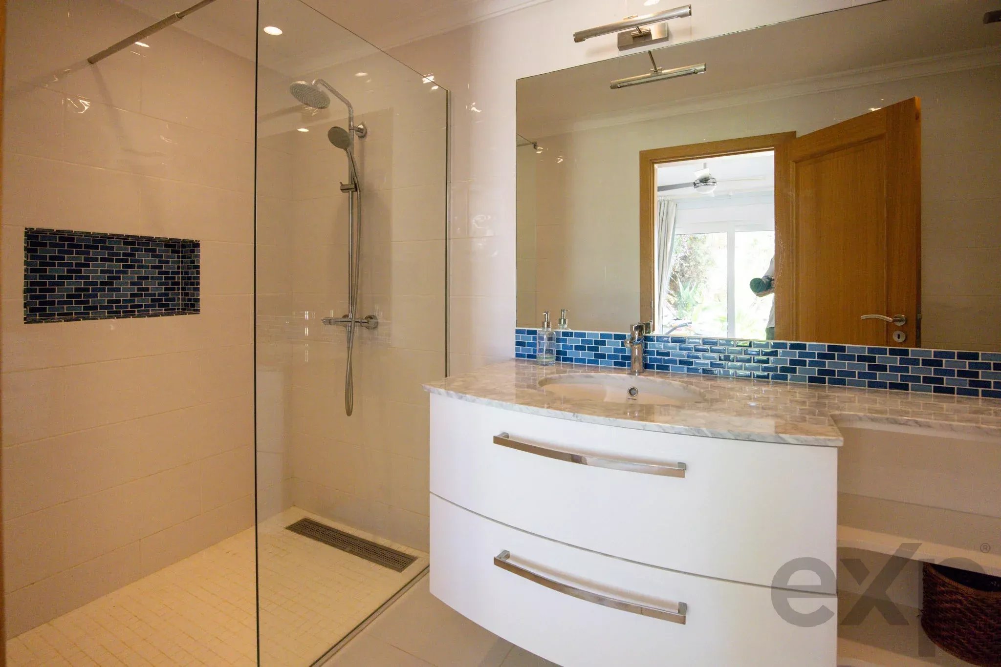Sea-View Family Villa with Salt-Water Pool, Montinhos da Luz