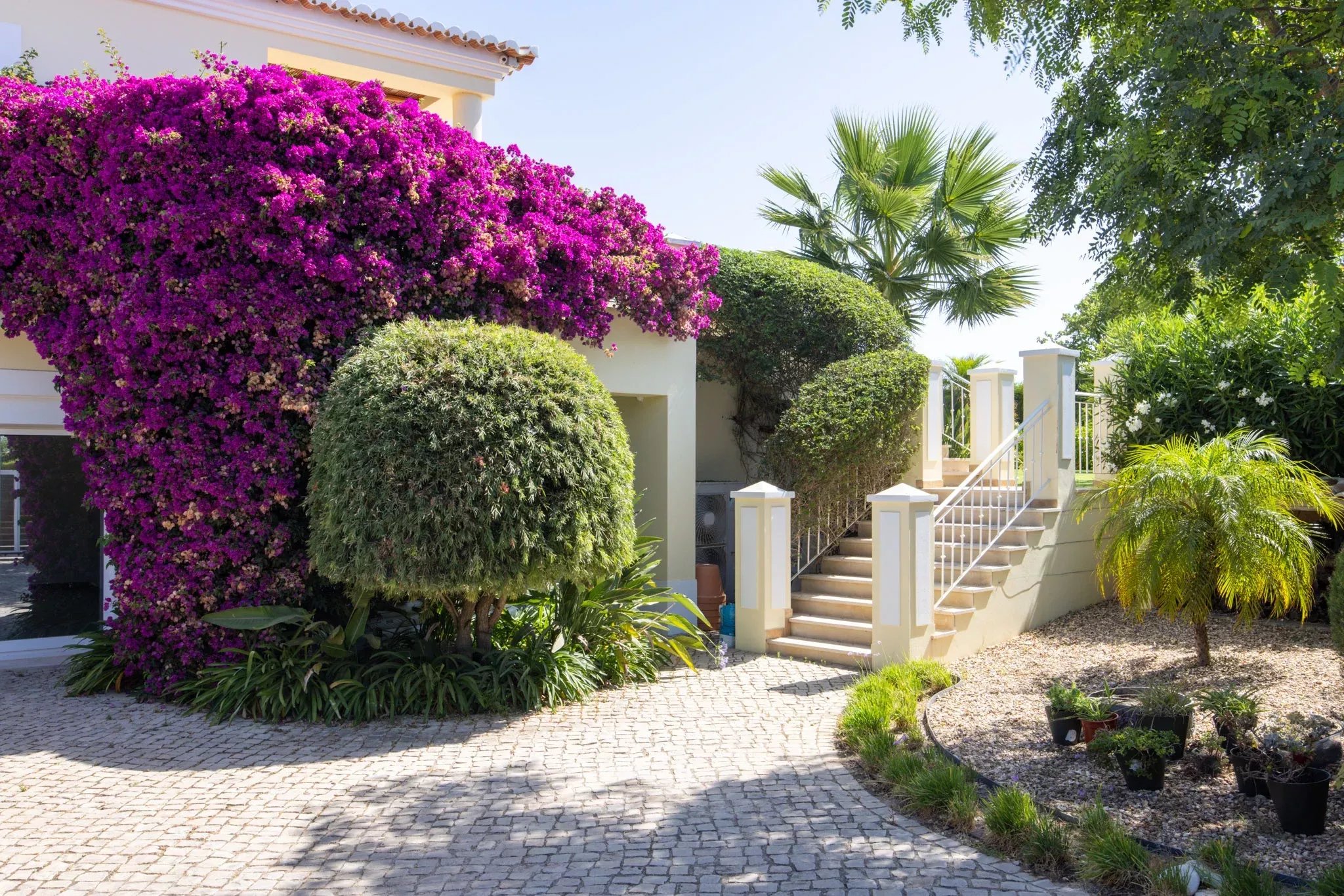 Sea-View Family Villa with Salt-Water Pool, Montinhos da Luz