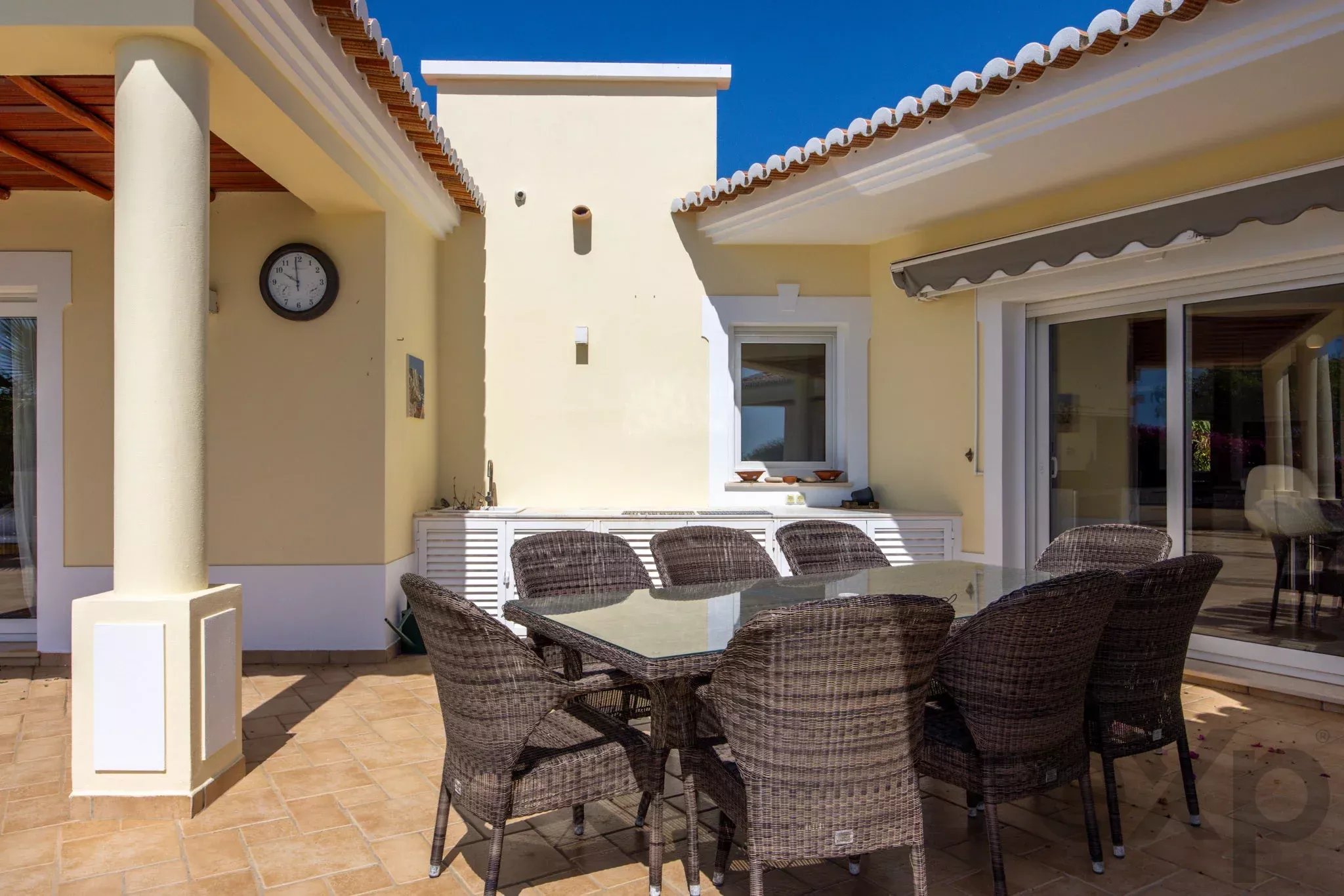 Sea-View Family Villa with Salt-Water Pool, Montinhos da Luz