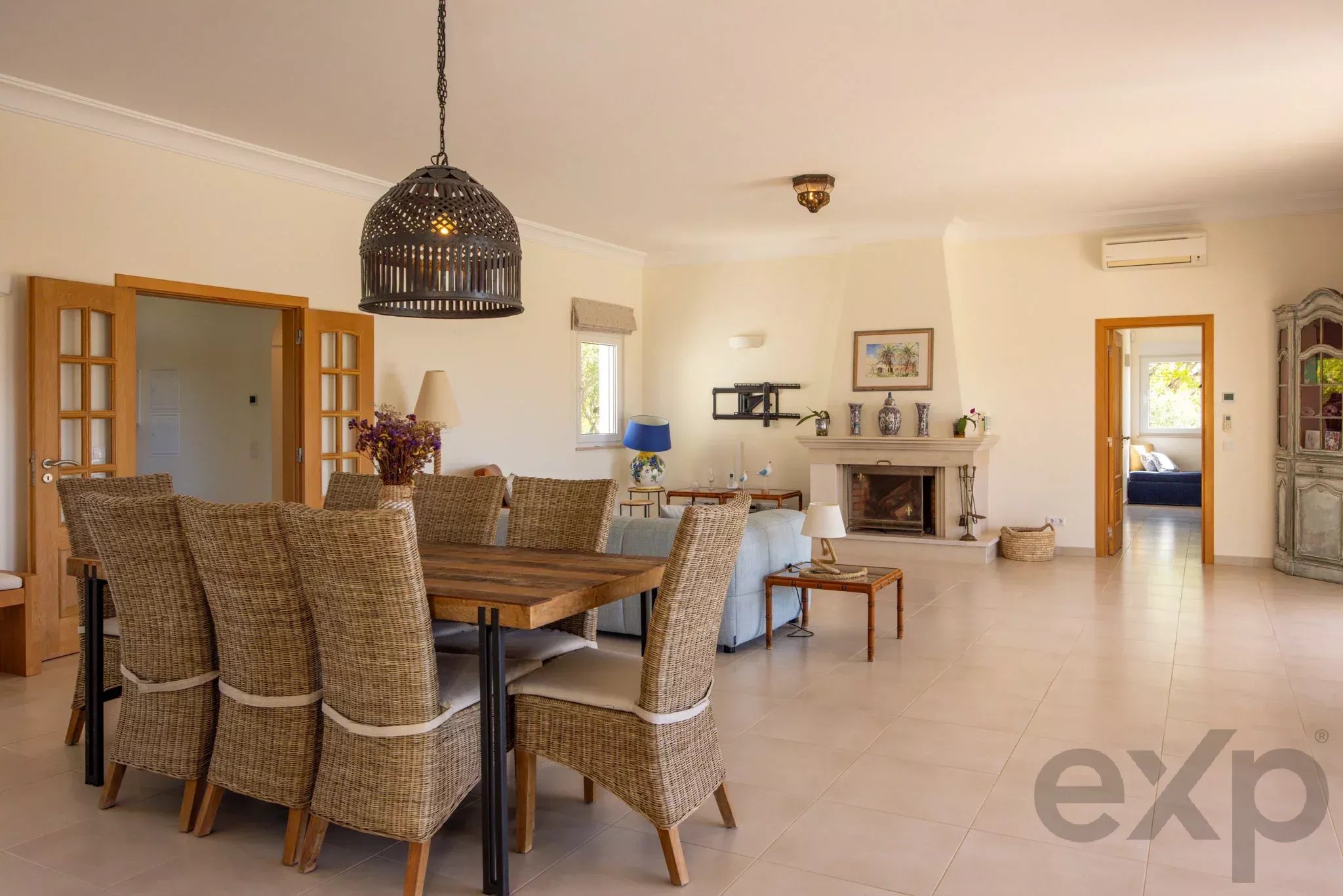 Sea-View Family Villa with Salt-Water Pool, Montinhos da Luz