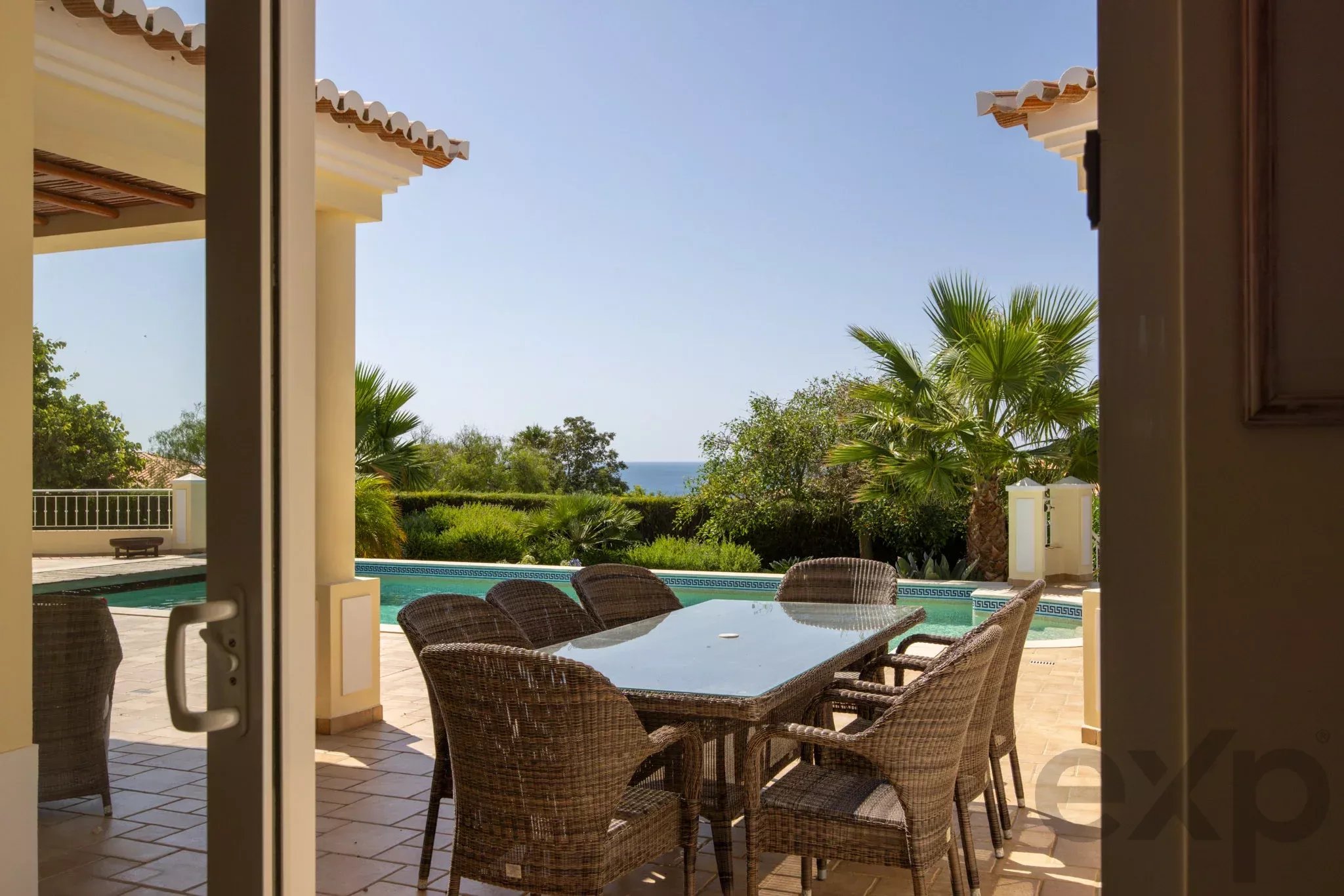 Sea-View Family Villa with Salt-Water Pool, Montinhos da Luz