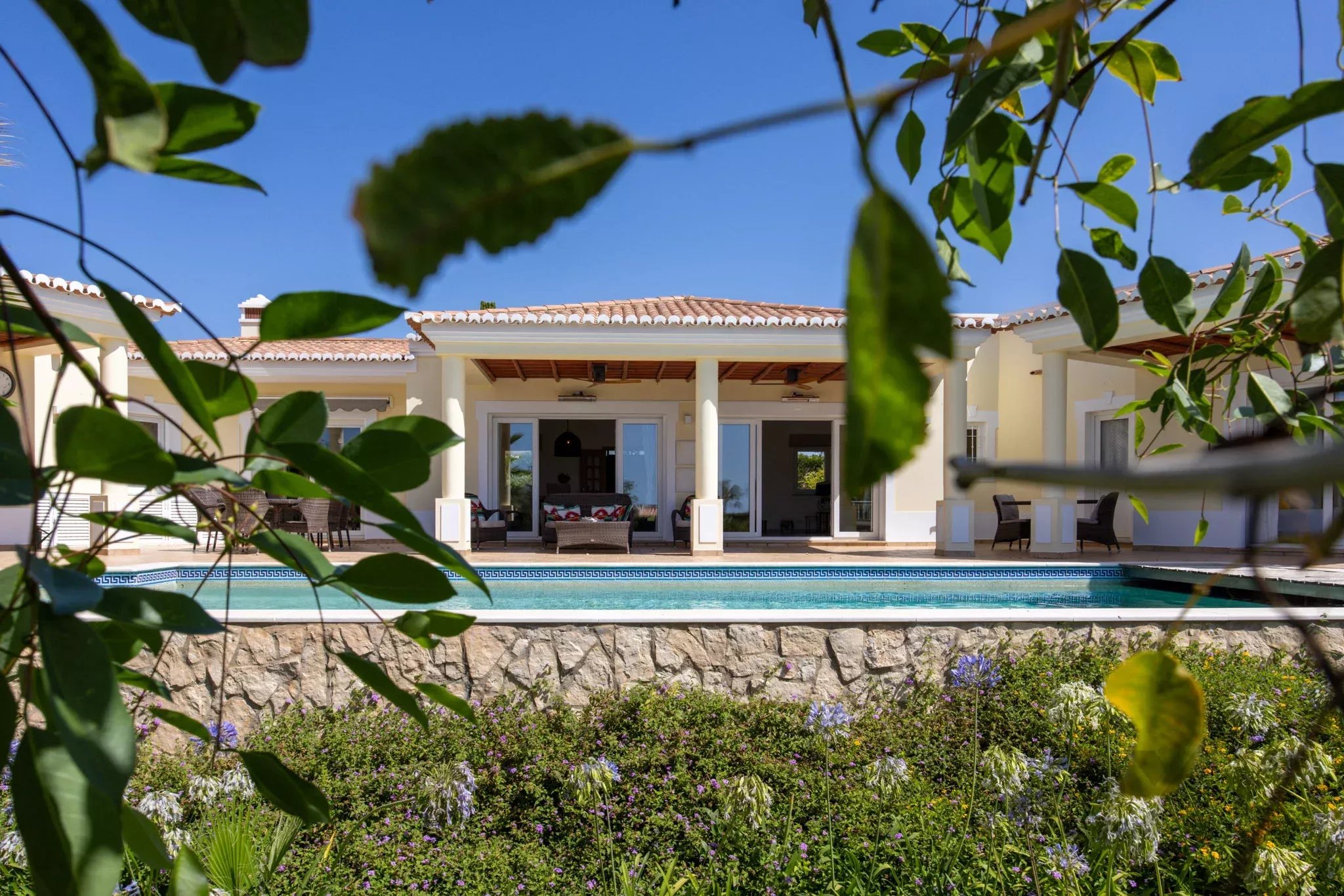 Sea-View Family Villa with Salt-Water Pool, Montinhos da Luz