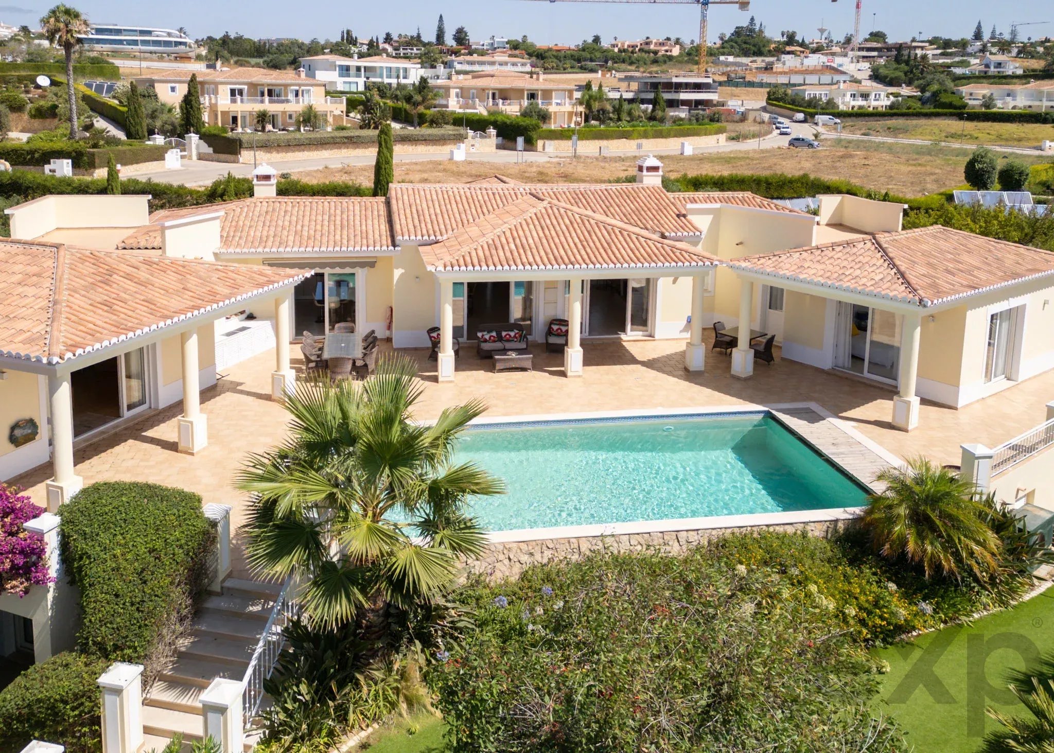 Sea-View Family Villa with Salt-Water Pool, Montinhos da Luz