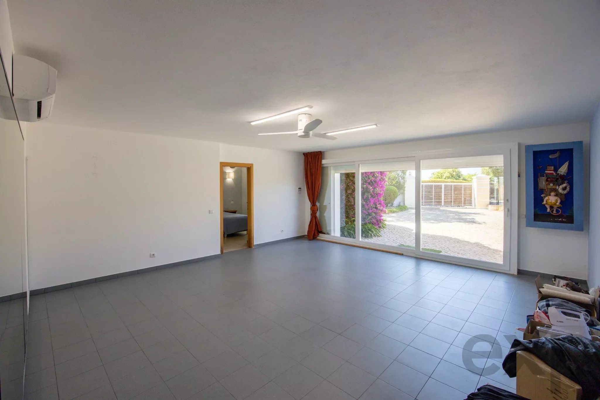 Sea-View Family Villa with Salt-Water Pool, Montinhos da Luz