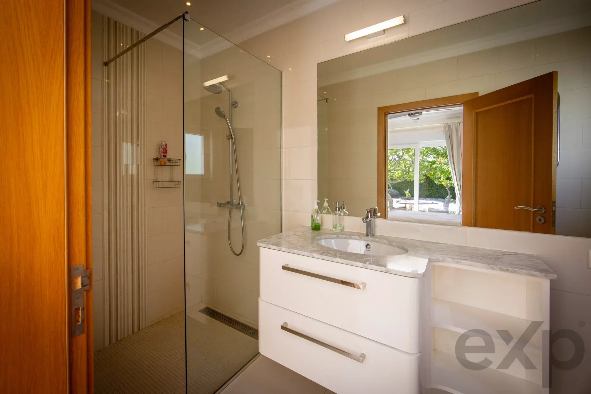 Sea-View Family Villa with Salt-Water Pool, Montinhos da Luz