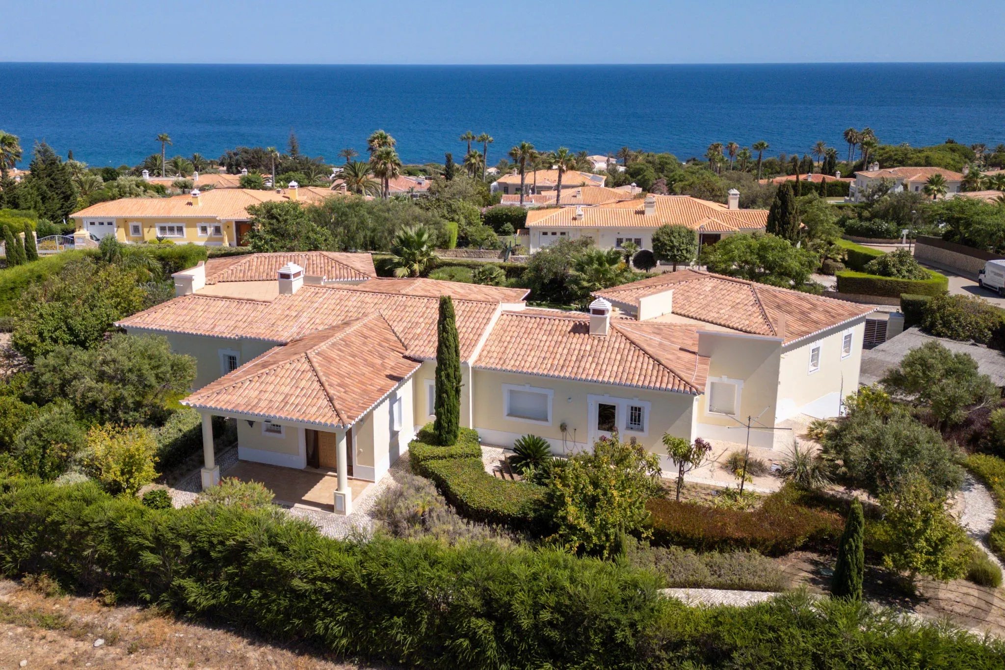 Sea-View Family Villa with Salt-Water Pool, Montinhos da Luz
