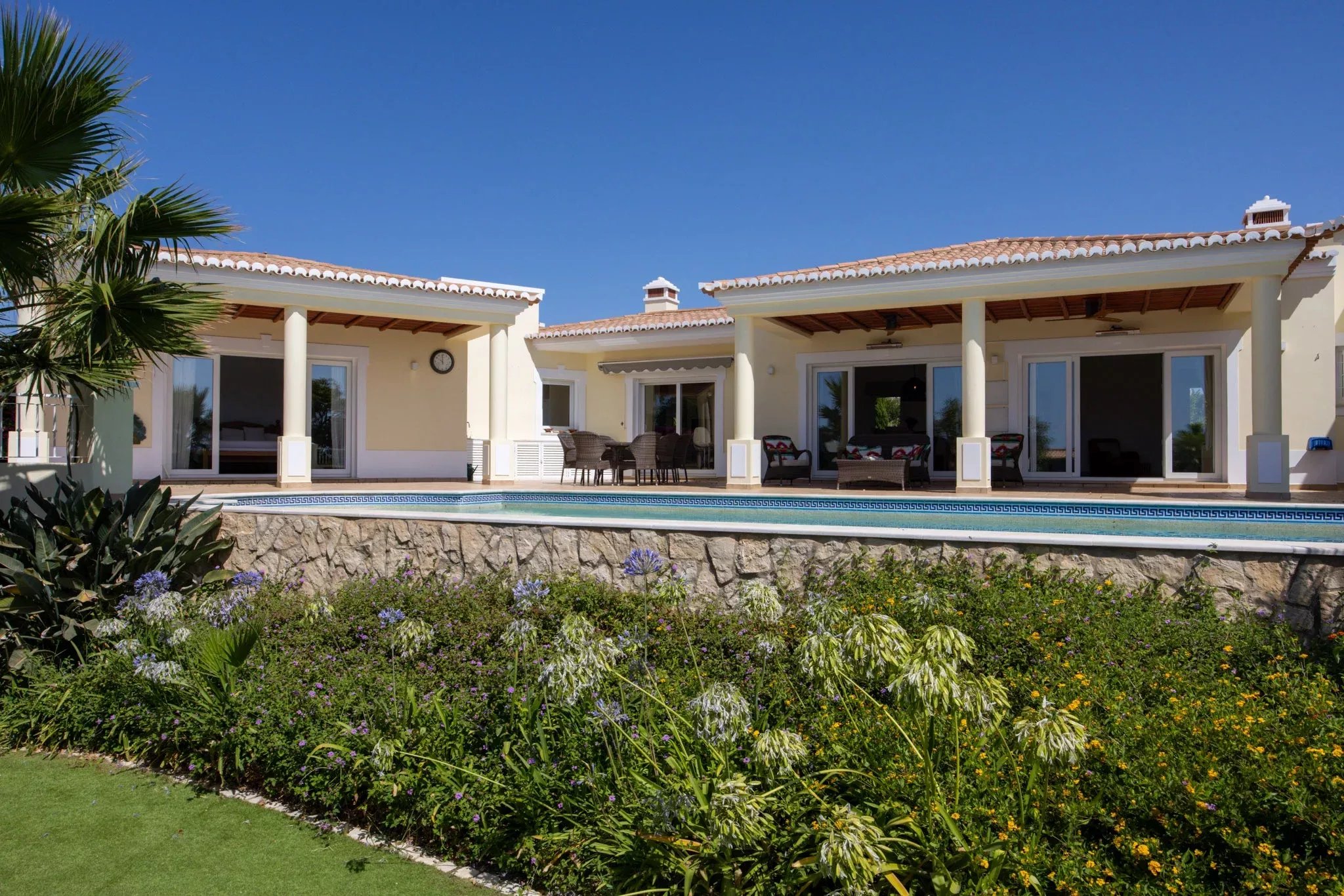 Sea-View Family Villa with Salt-Water Pool, Montinhos da Luz