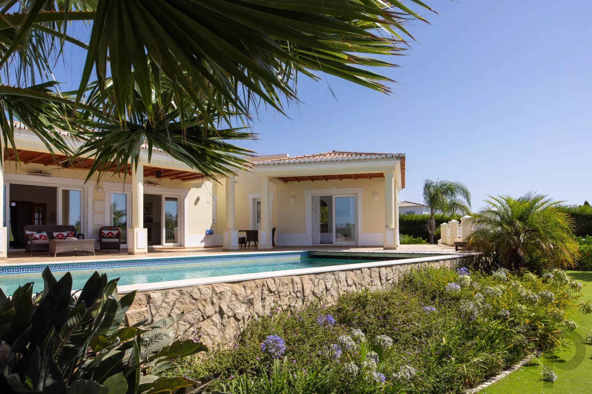 Sea-View Family Villa with Salt-Water Pool, Montinhos da Luz