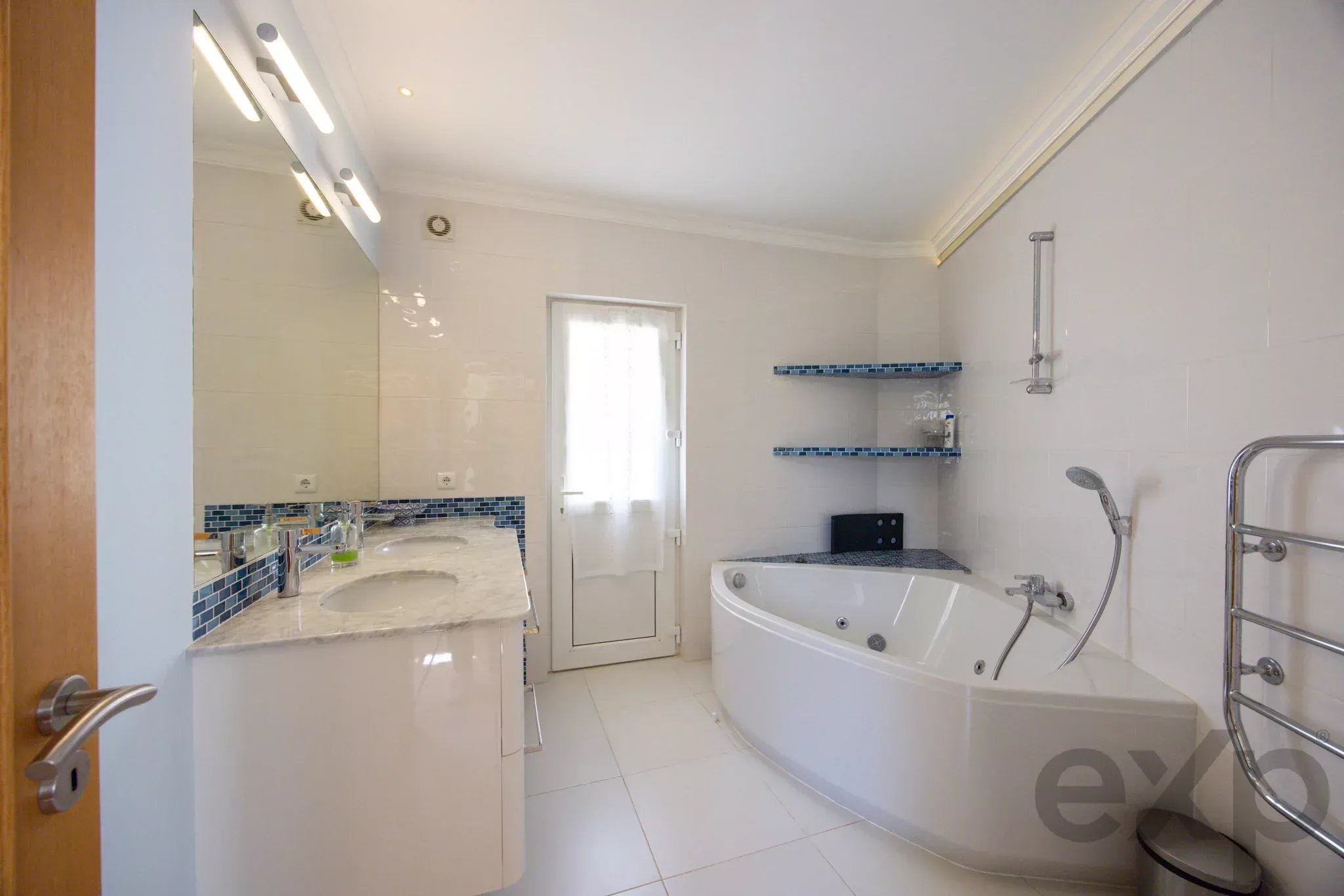 Sea-View Family Villa with Salt-Water Pool, Montinhos da Luz