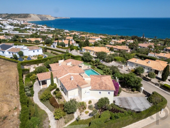 Sea-View Family Villa with Salt-Water Pool, Montinhos da Luz