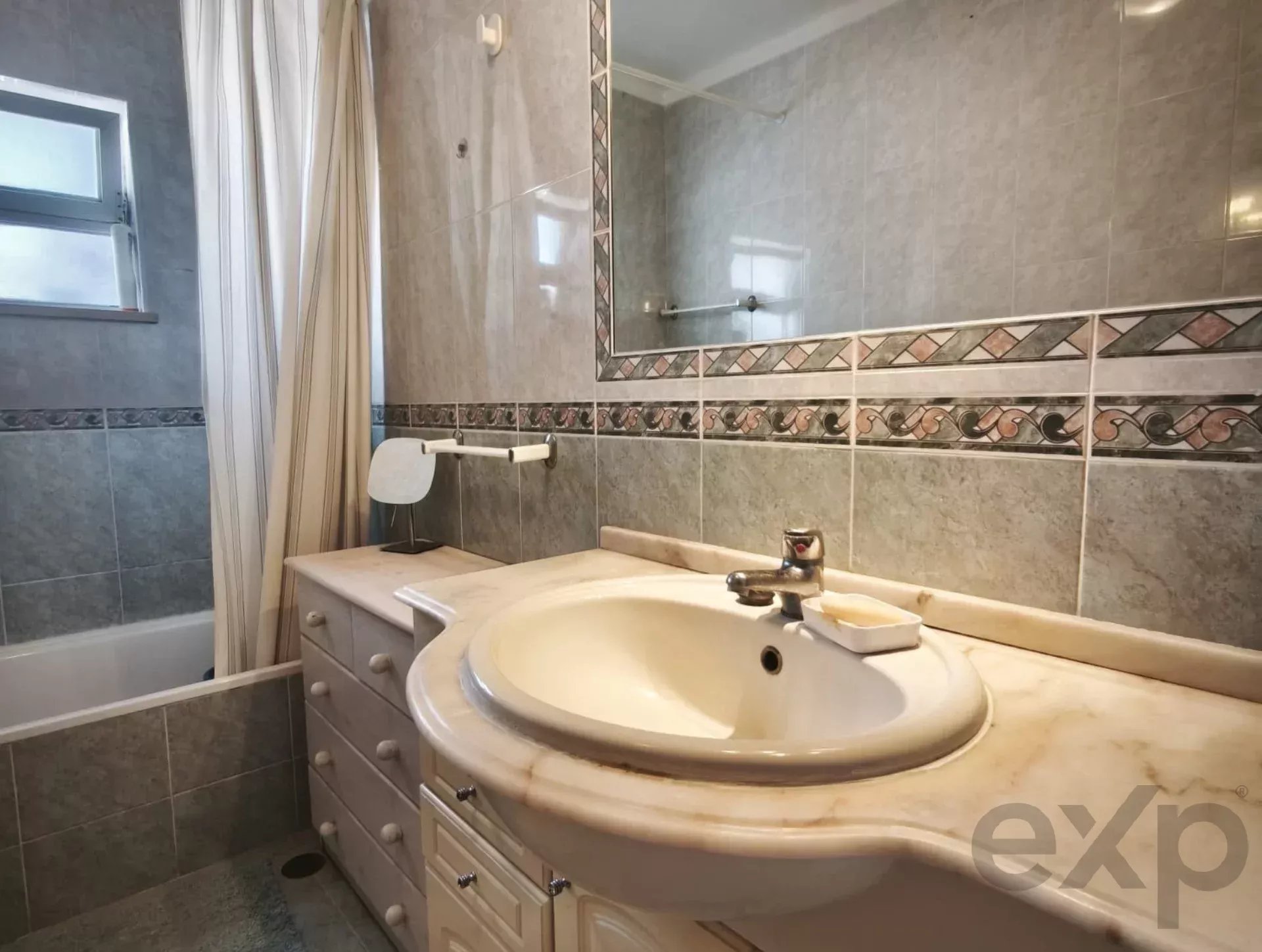 Converted T2 last floor apartment – Alvor. Portimão