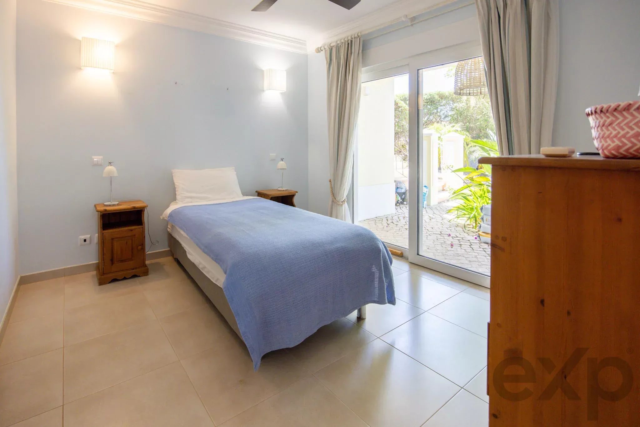 Sea-View Family Villa with Salt-Water Pool, Montinhos da Luz
