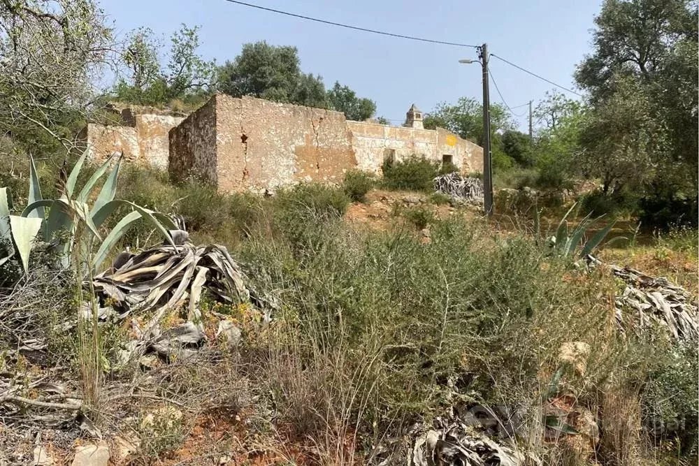 Mixed Rustic/Urban land with ruins for sale in Distrito-Faro