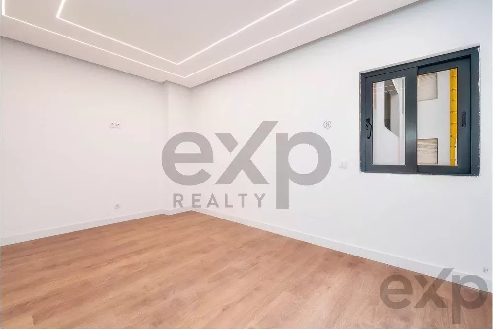 Modern 2-Bedroom Beachfront Apartment in Quarteira