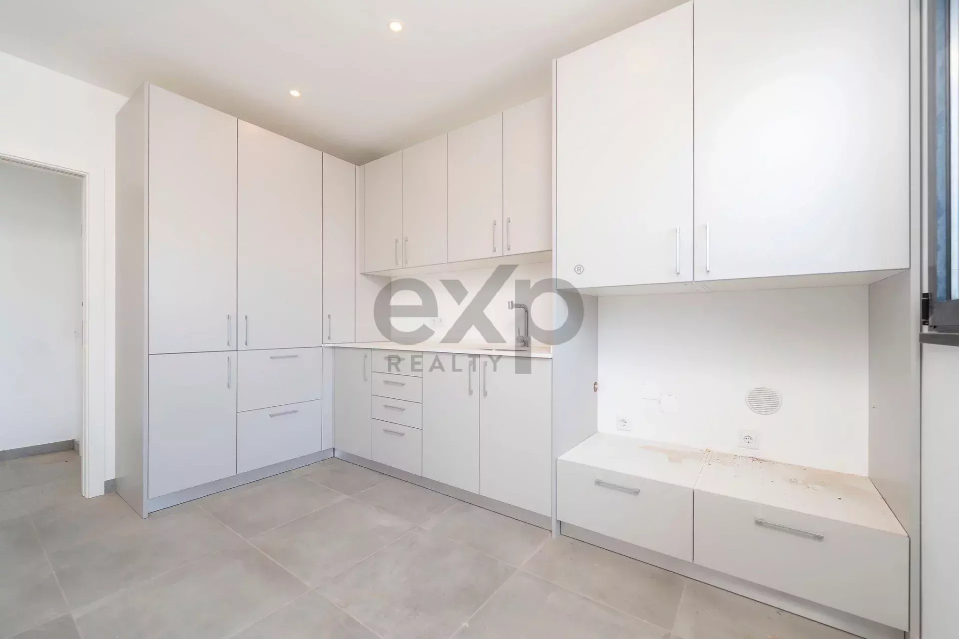 Contemporary Newly Built T6 Villa by Tavira Waterfront