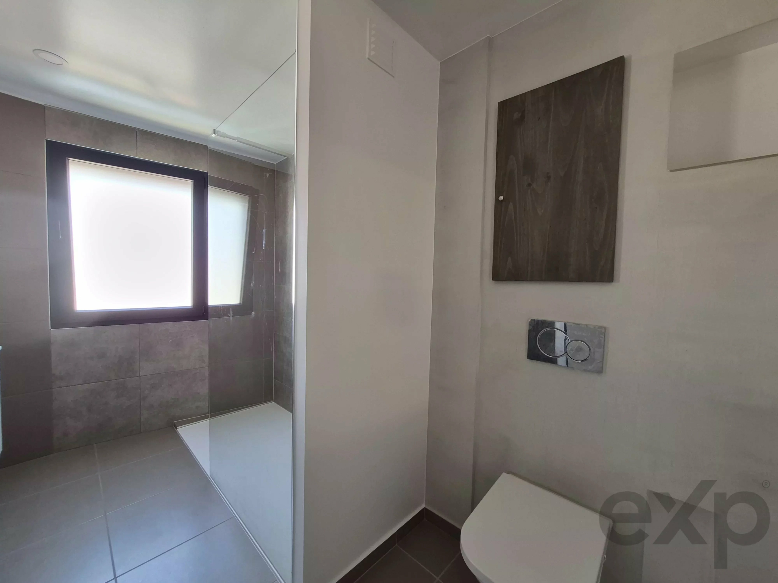 New house, 2 bedrooms, large patio, Alvor center