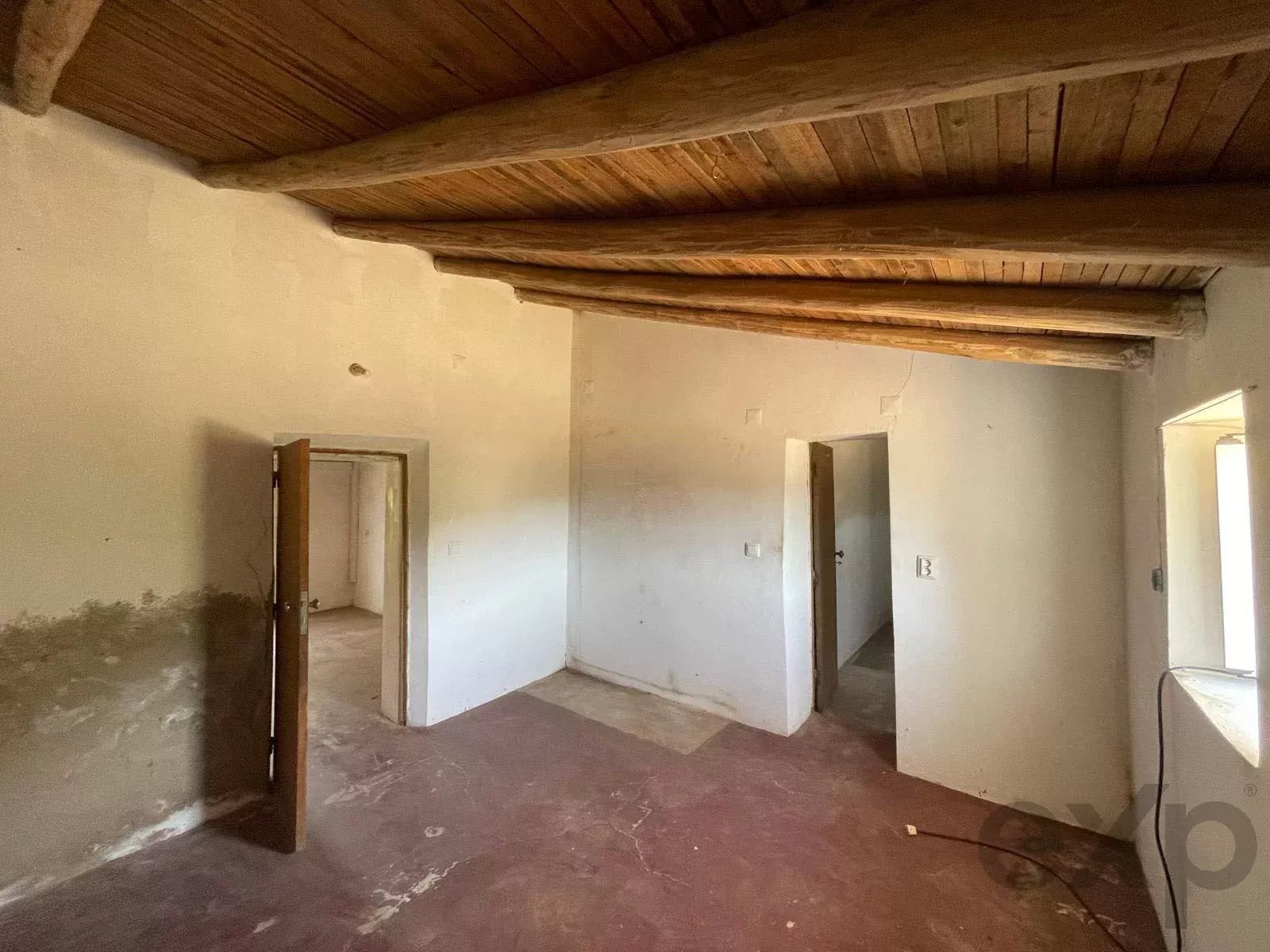 Traditional Farmhouse with Exceptional Equestrian Potential in São Marcos da Serra