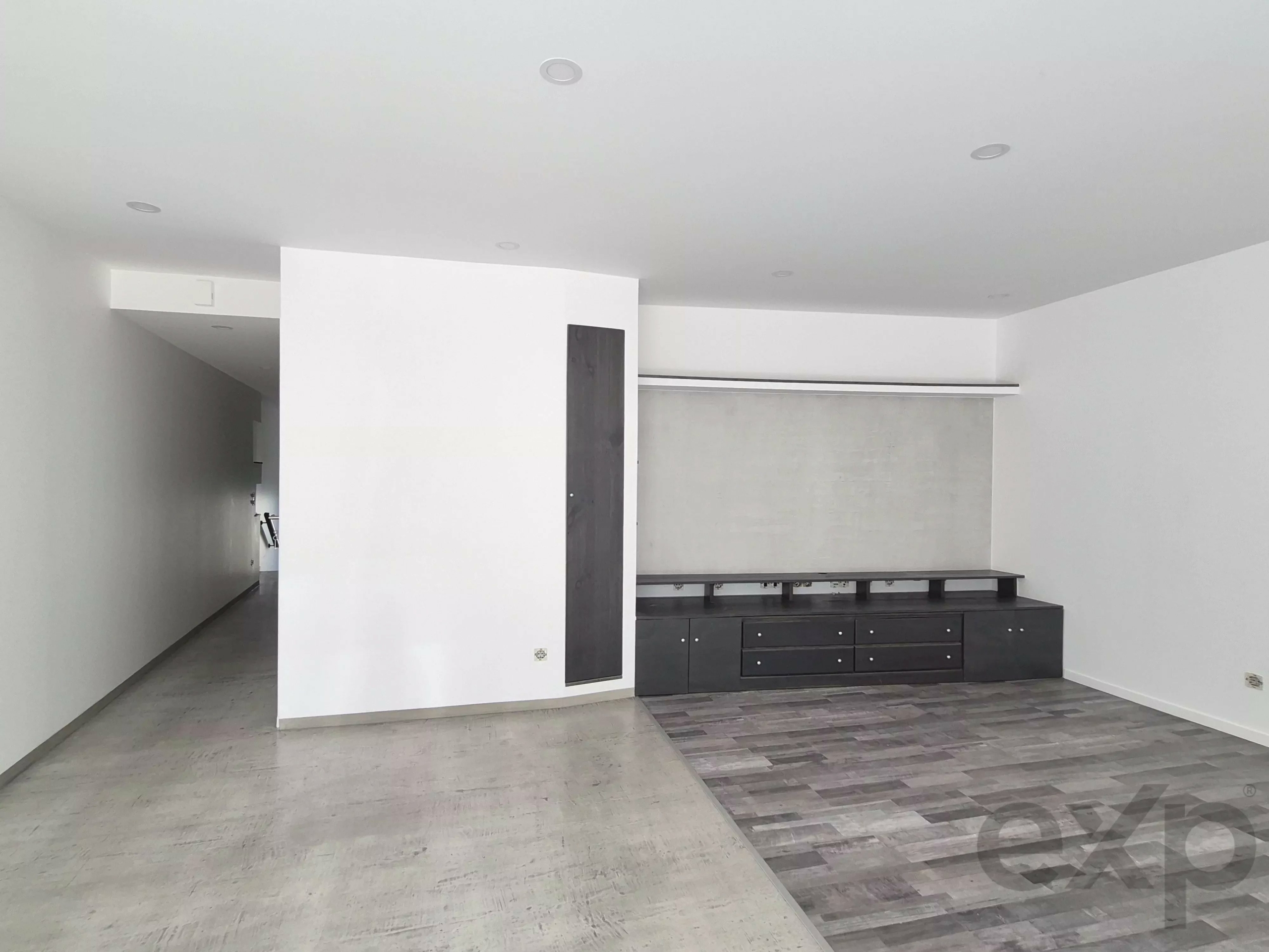 New house, 2 bedrooms, large patio, Alvor center