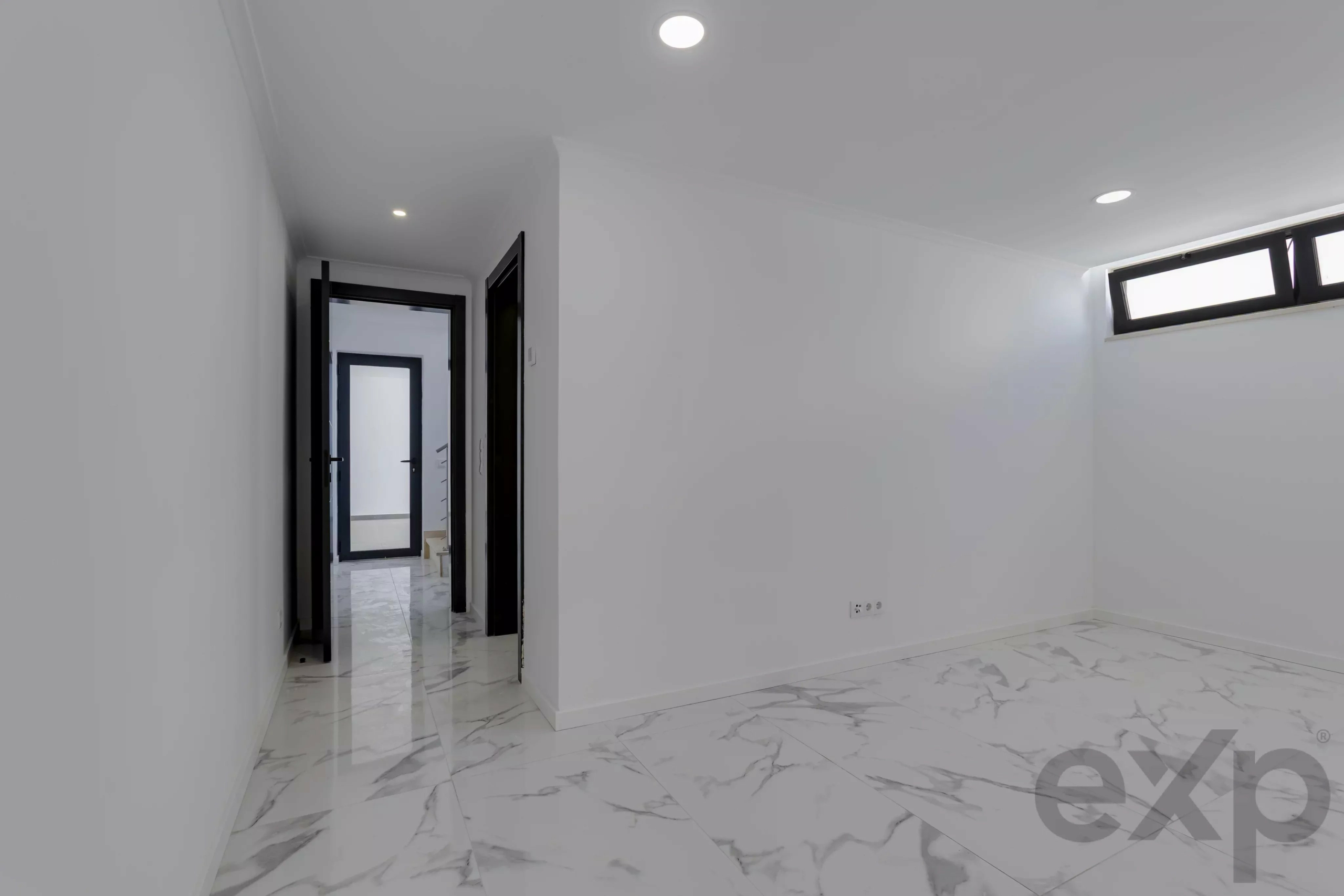 New-Build Villa with Private Pool, Steps from Meia Praia, Lagos