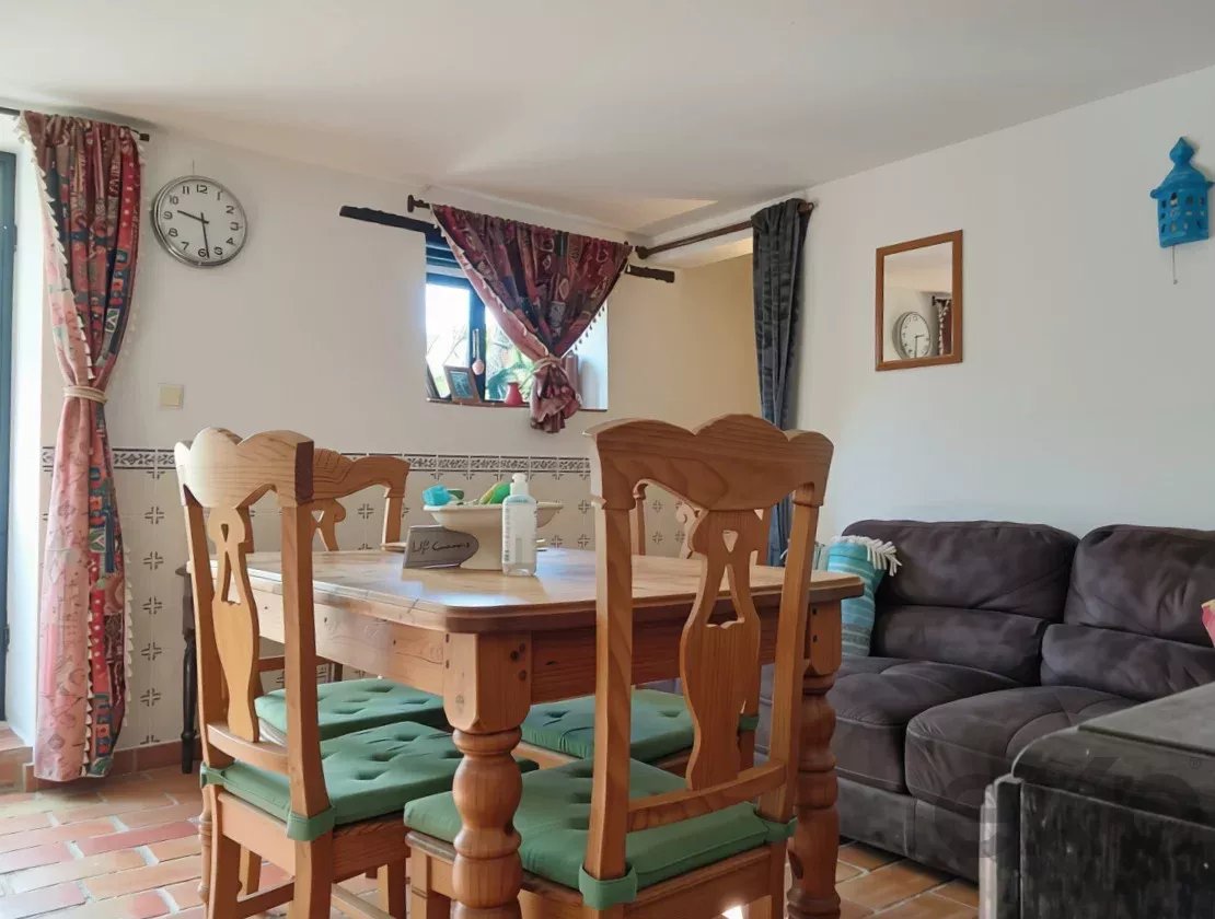 Exclusive property with five independent units and investment potential