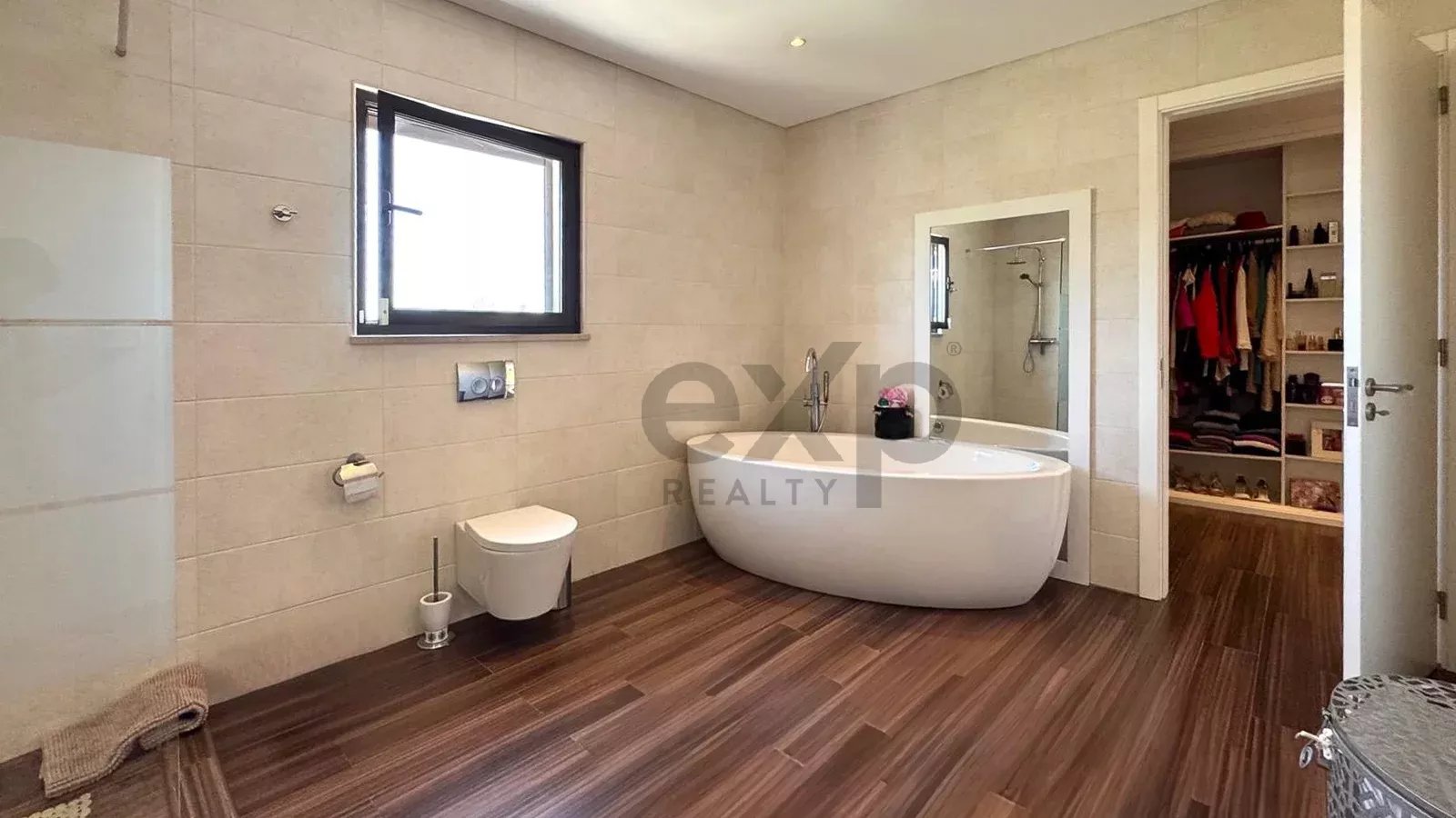 Luxury 4-bedroom villa of 437 m² with swimming pool – Mexilhoeira Grande, Portimão