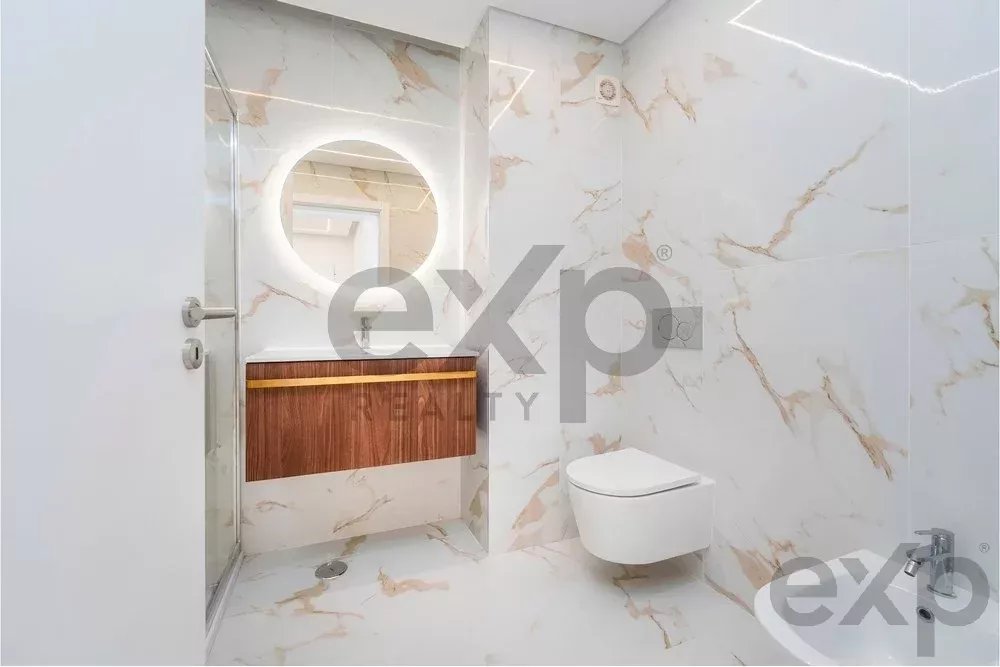 Modern 2-Bedroom Beachfront Apartment in Quarteira