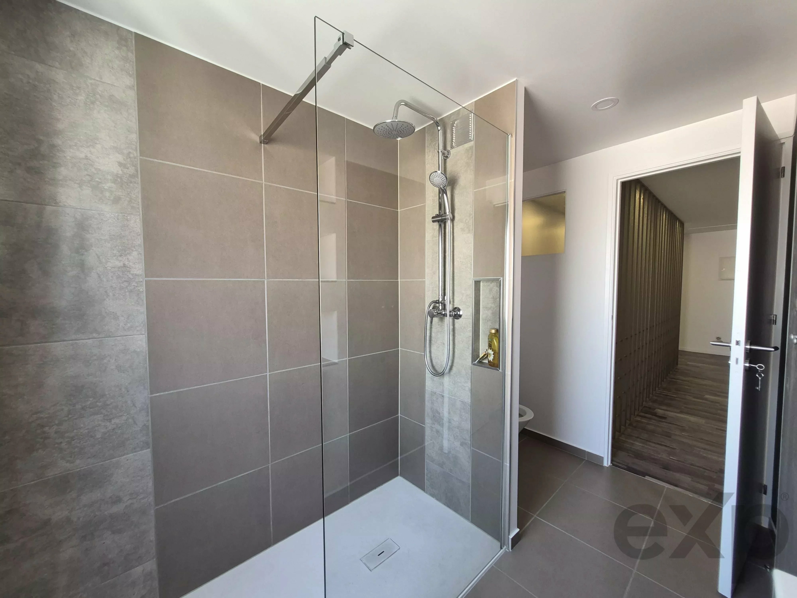 New house, 2 bedrooms, large patio, Alvor center