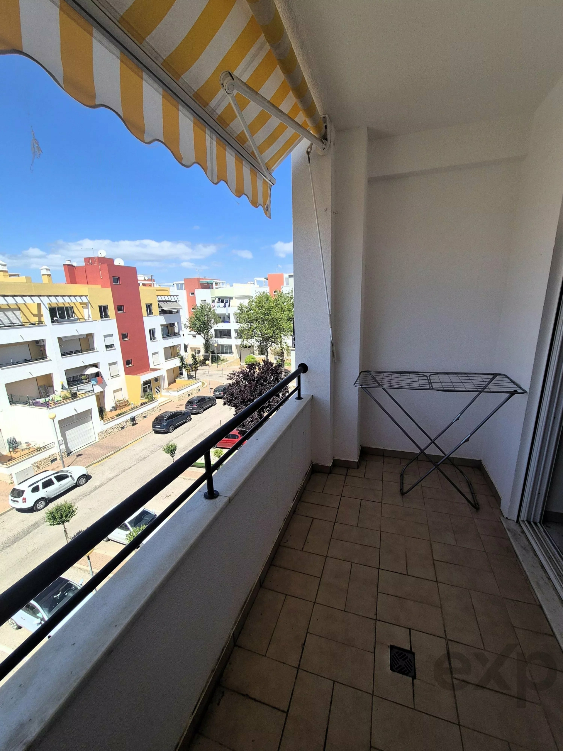 Apartamento T1 Exclusivo em Tavira: Último Piso com Terraço Privativo e Vista Mar e Cidade