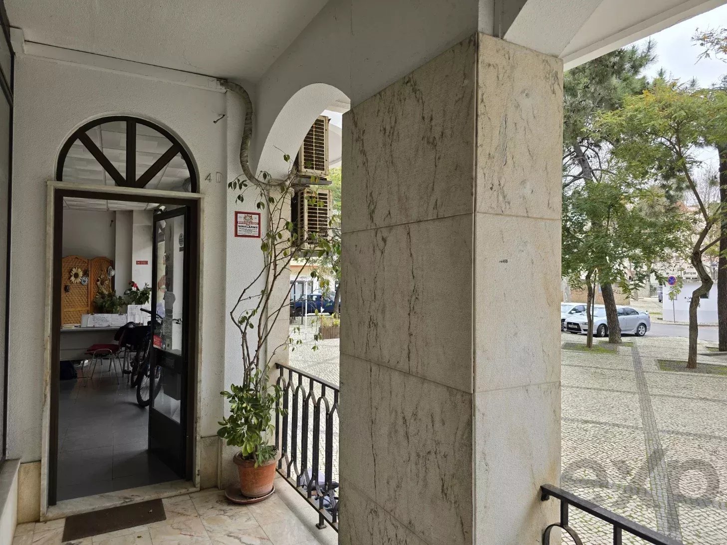 Commercial store of 72 m² in downtown Monte Gordo — business in operation