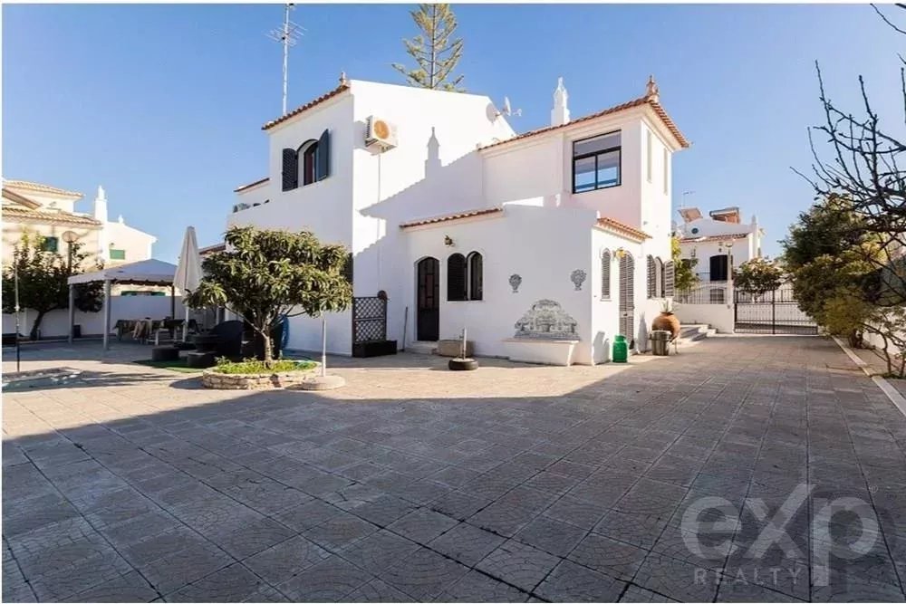 Moradia independente T5 com grande piscina em Altura, Tavira, Portugal
