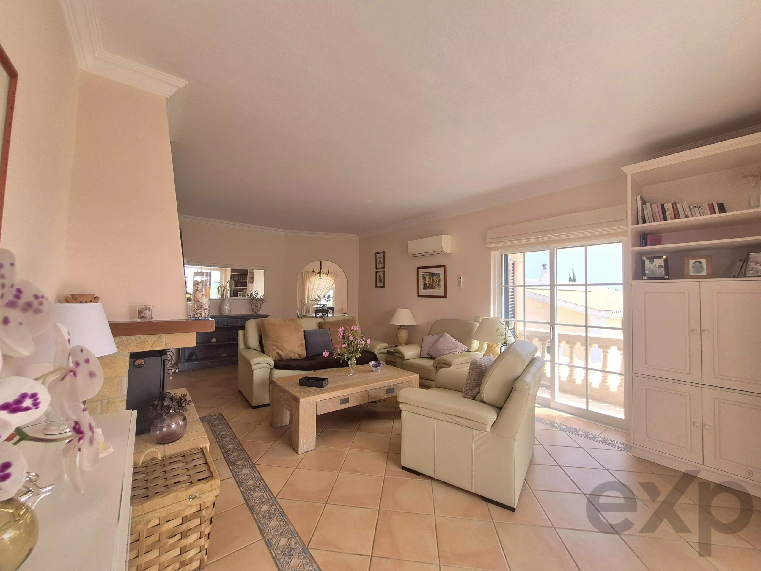 3-bedr. house + 1-bedr. annex, swimming pool and garage,