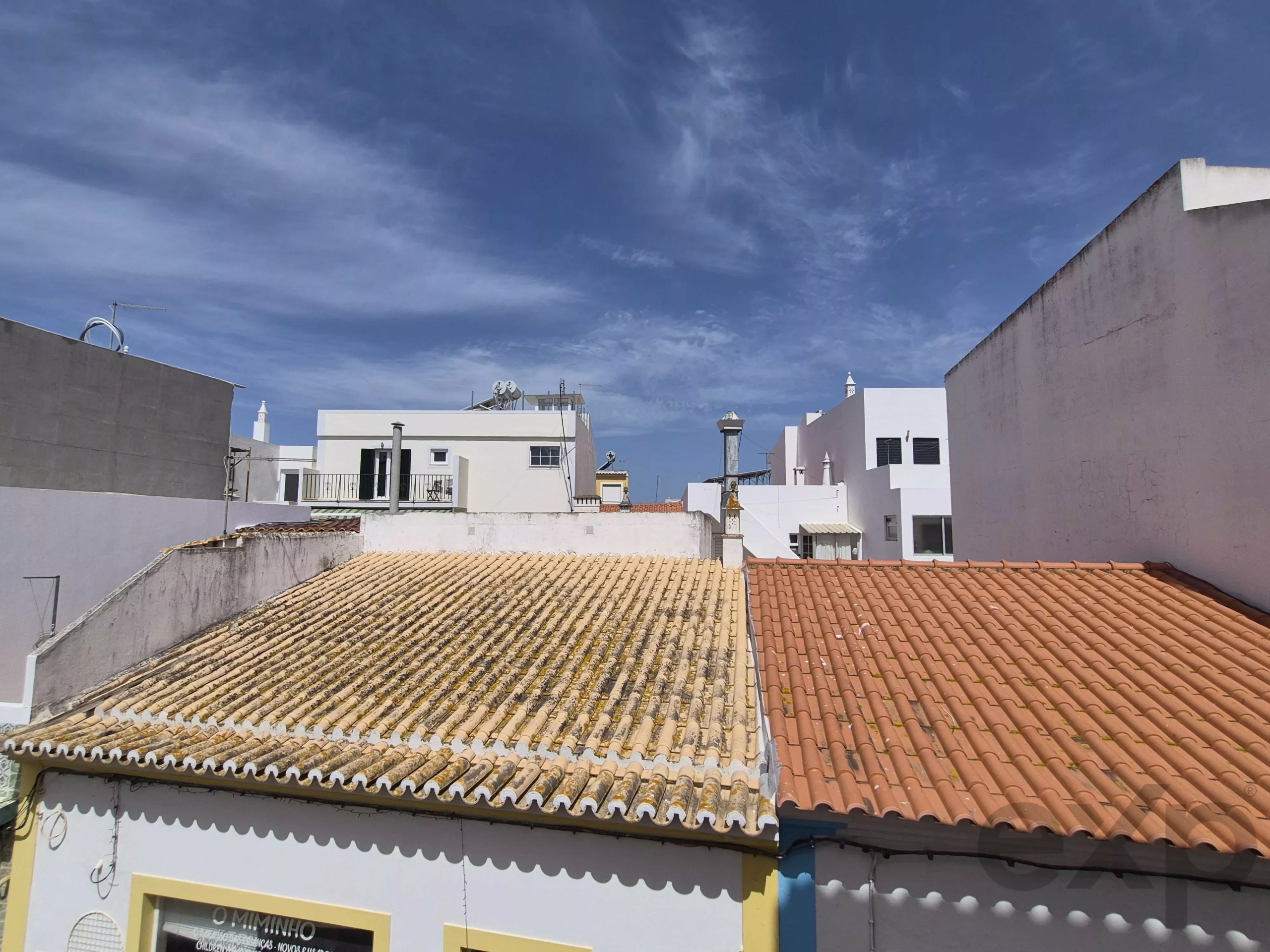 New house, 2 bedrooms, large patio, Alvor center